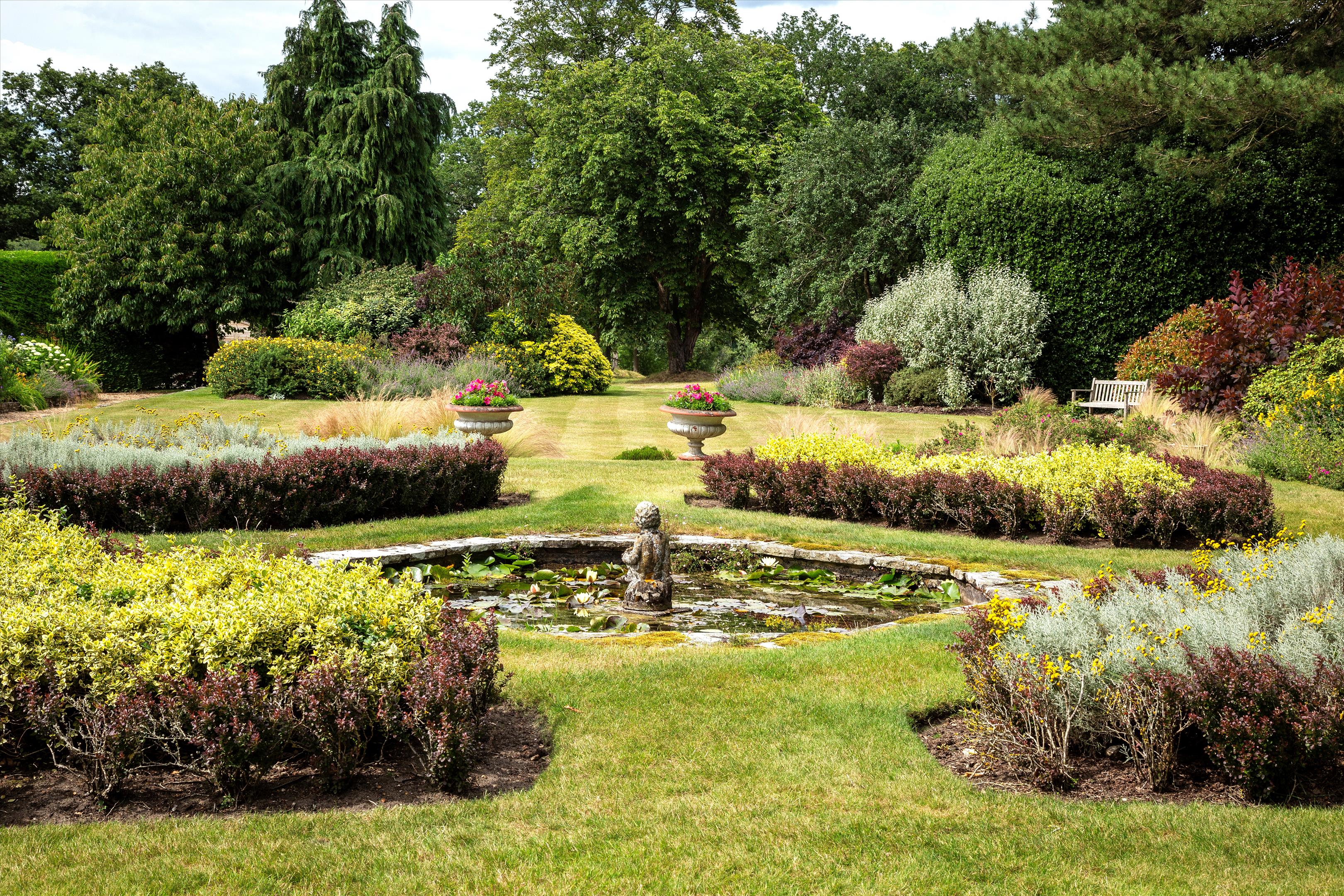 The Street, Frensham, Farnham, Surrey GU10