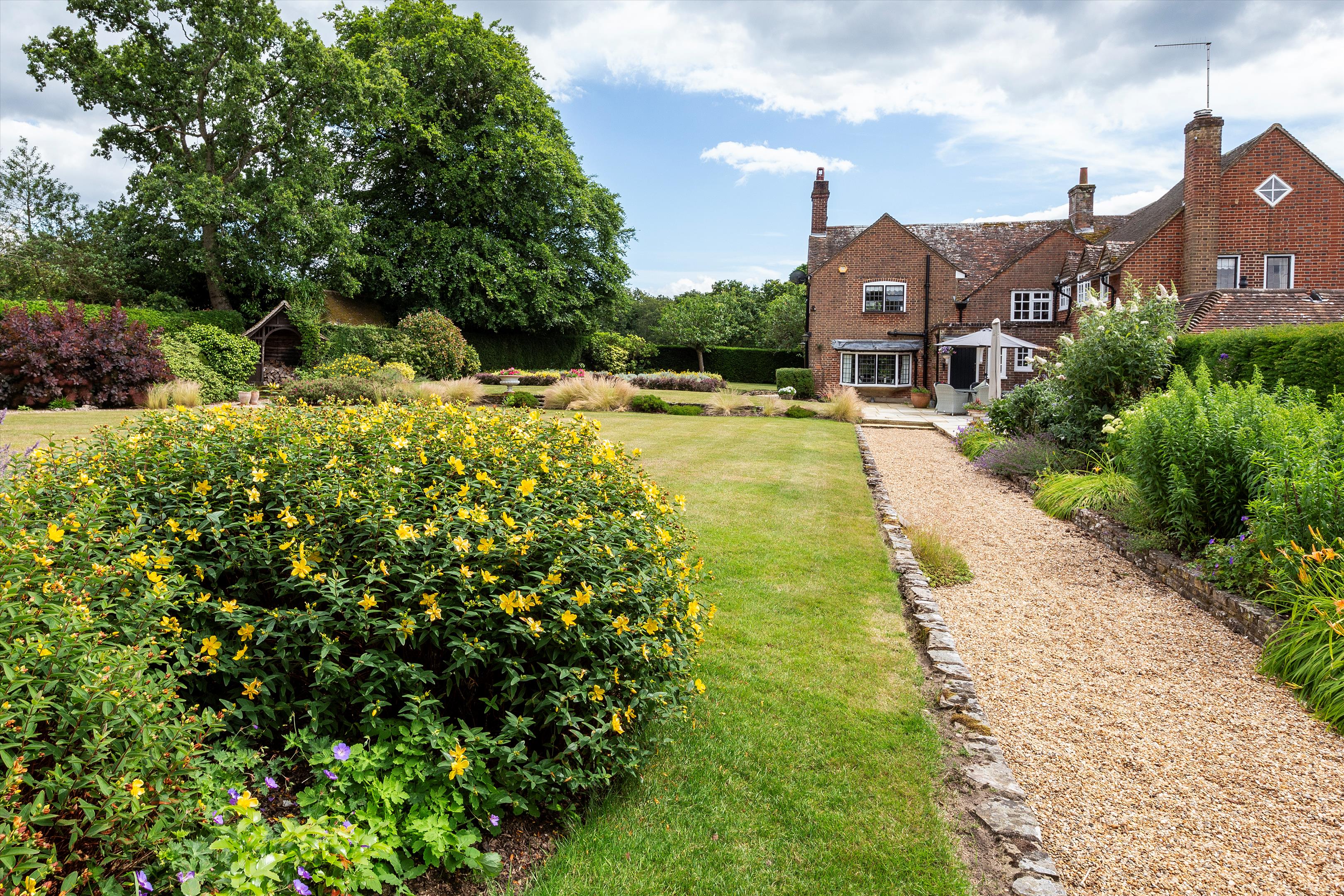 The Street, Frensham, Farnham, Surrey GU10