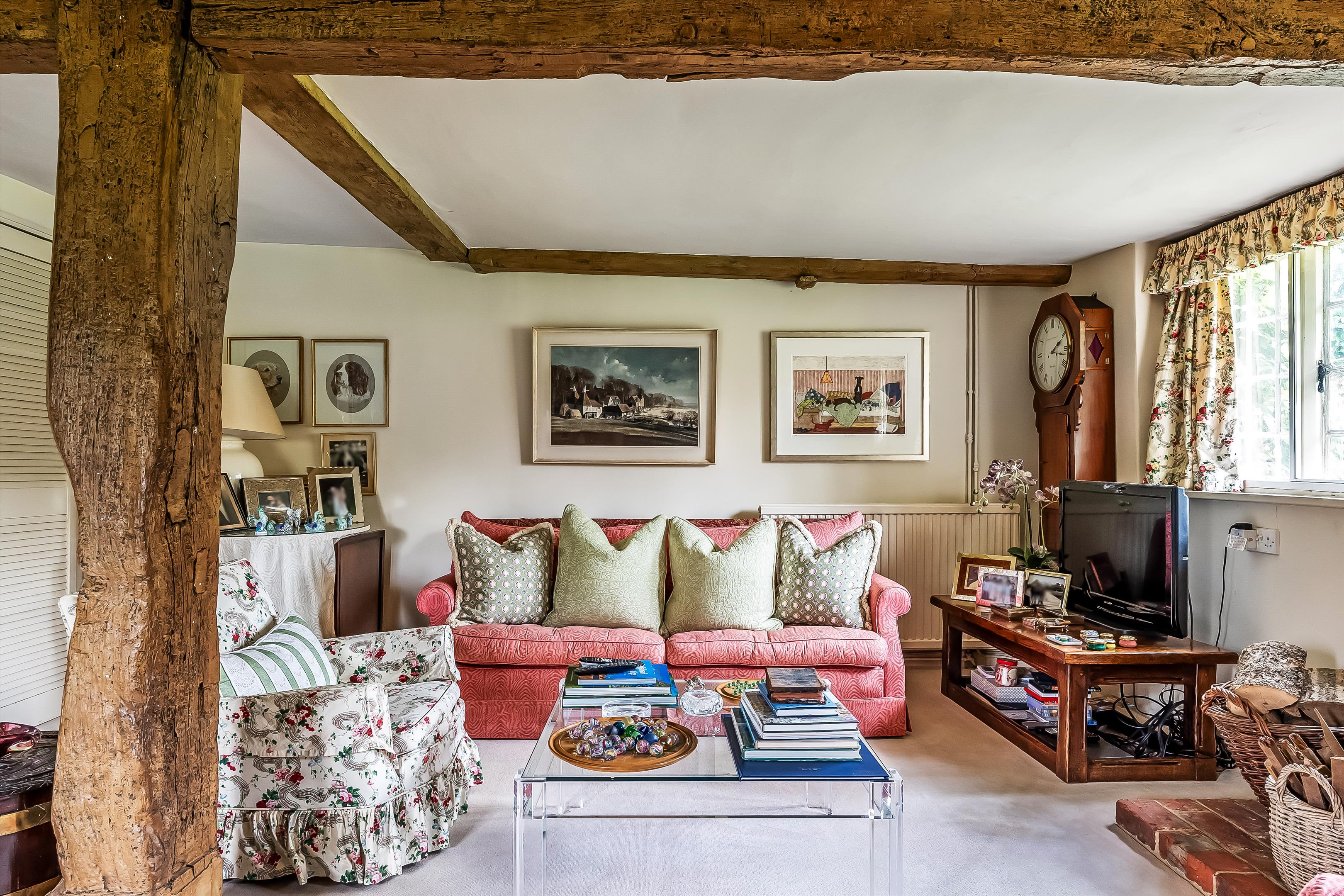 Utworth Manor, Nr Cranleigh, Surrey, GU6 8JU