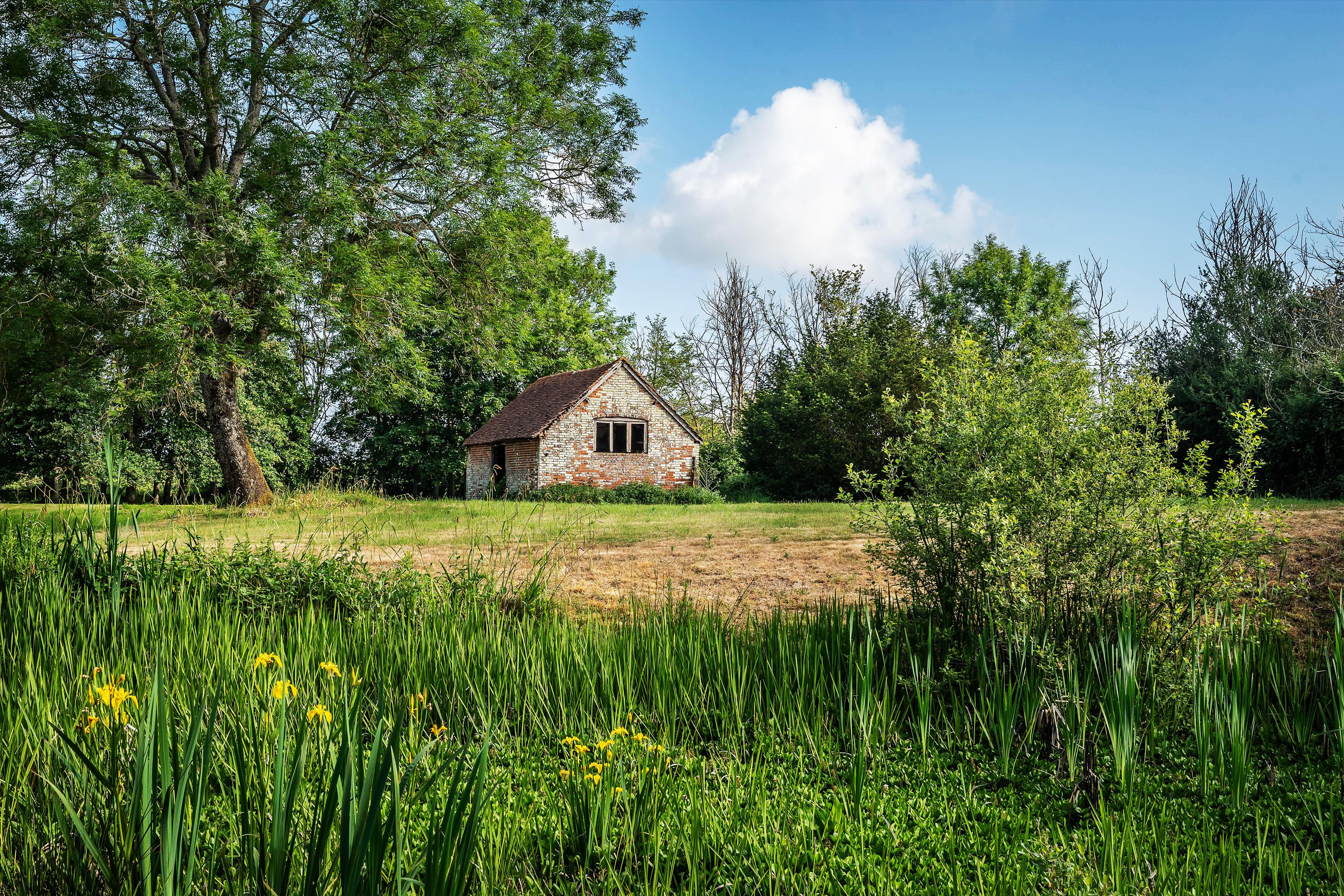 Utworth Manor, Nr Cranleigh, Surrey, GU6 8JU