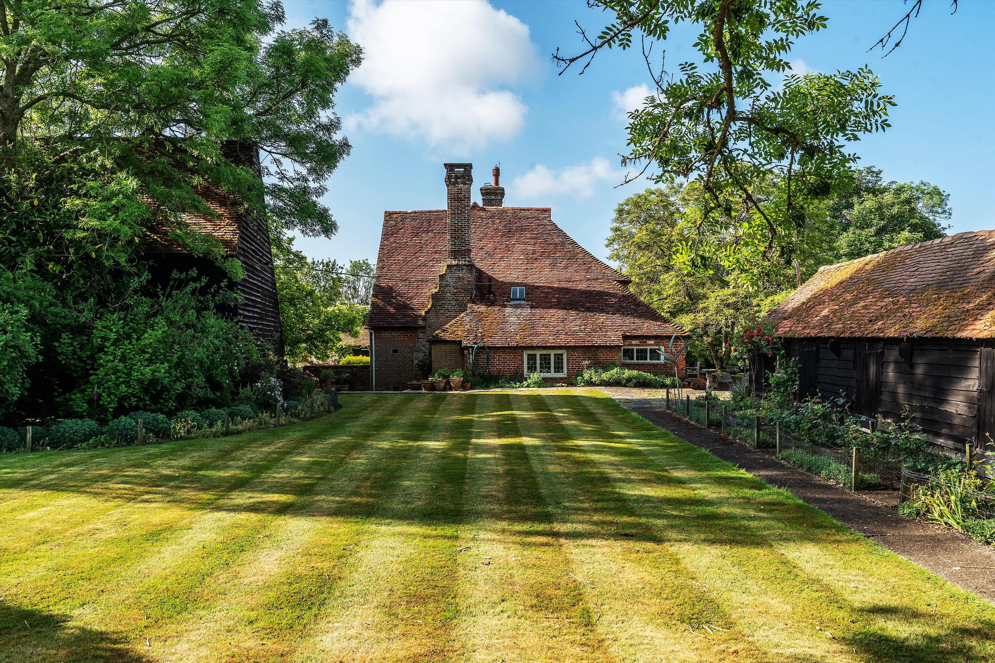 Utworth Manor, Nr Cranleigh, Surrey, GU6 8JU