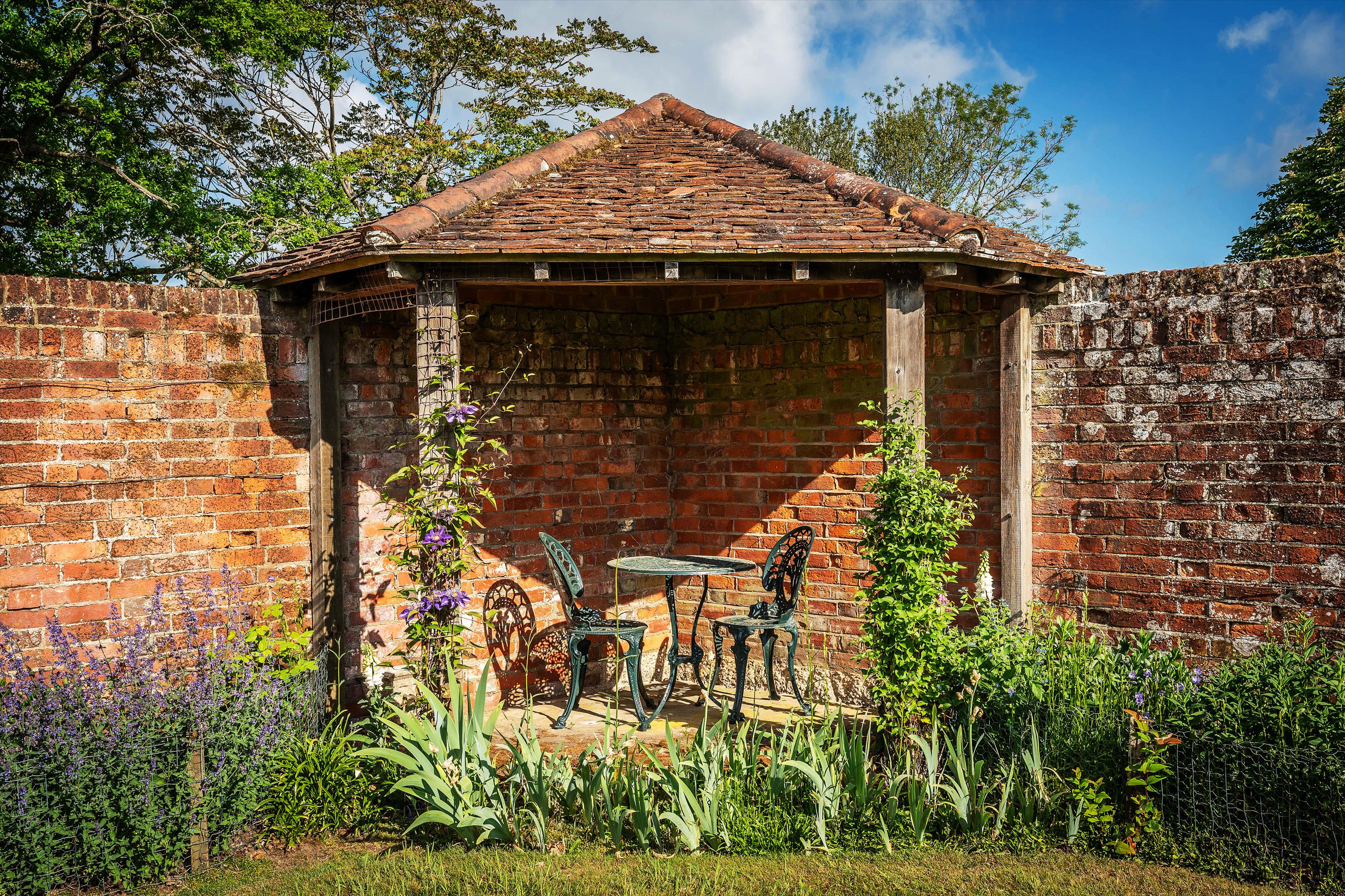 Utworth Manor, Nr Cranleigh, Surrey, GU6 8JU