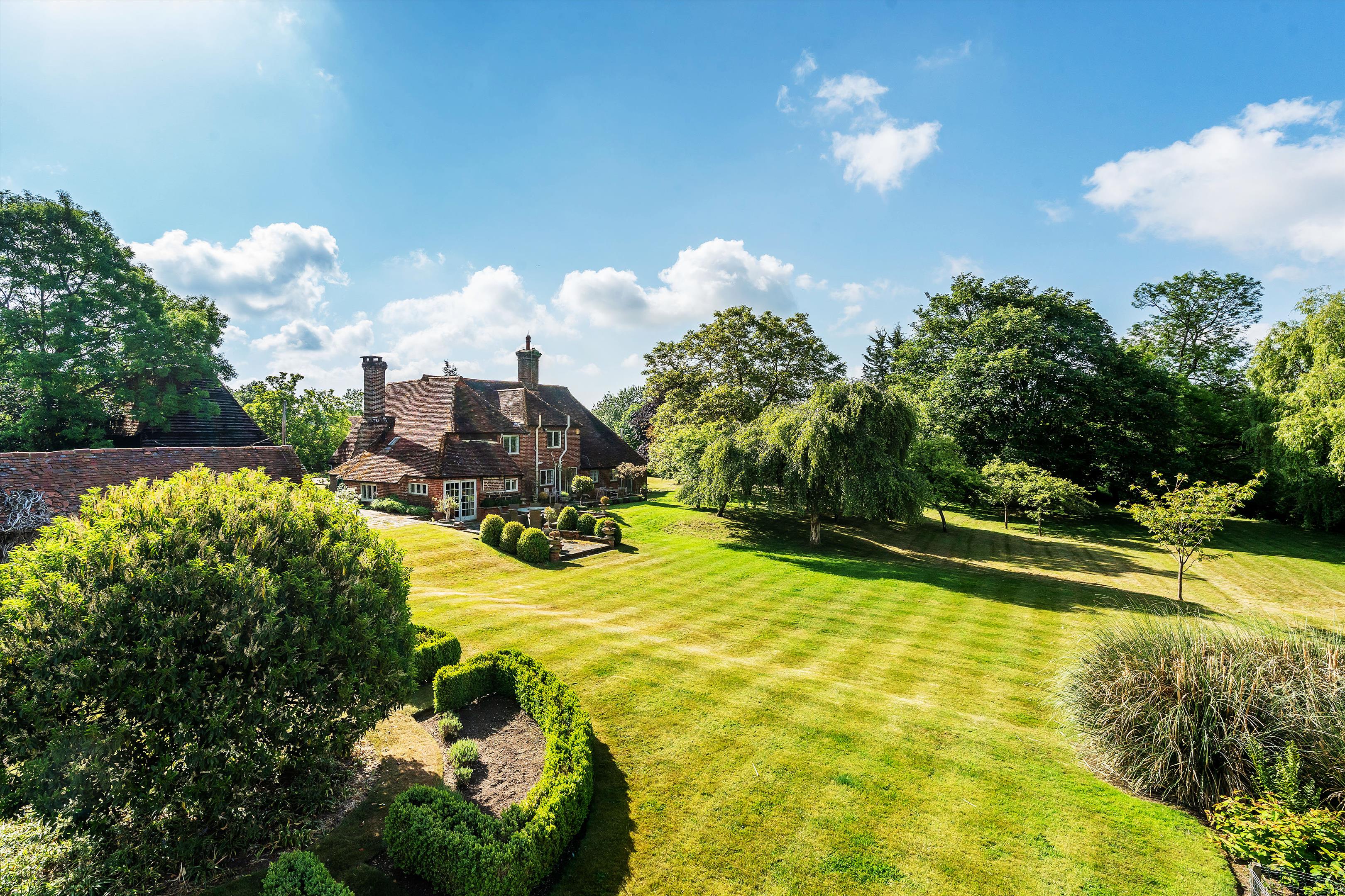 Utworth Manor, Nr Cranleigh, Surrey, GU6 8JU