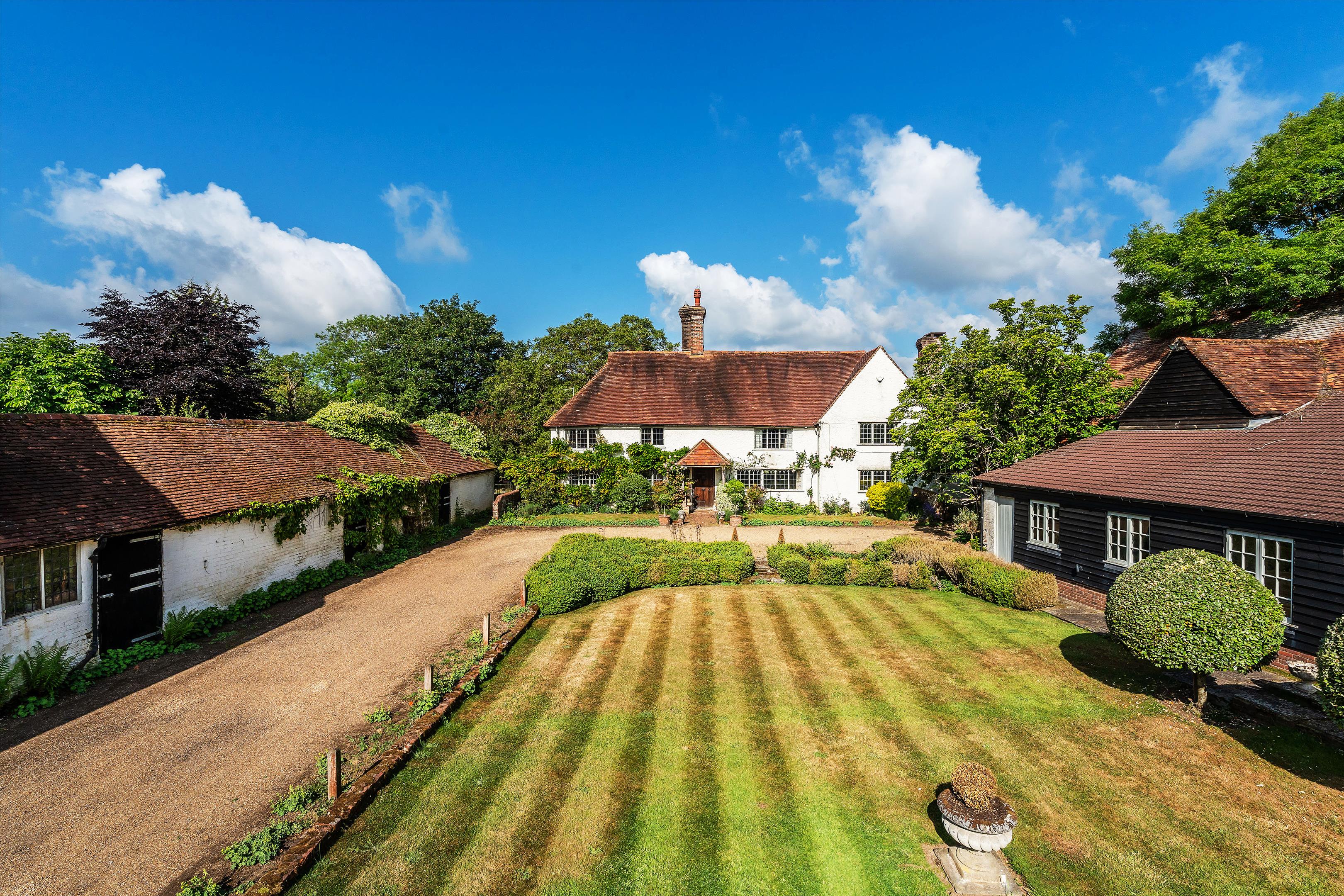 Utworth Manor, Nr Cranleigh, Surrey, GU6 8JU