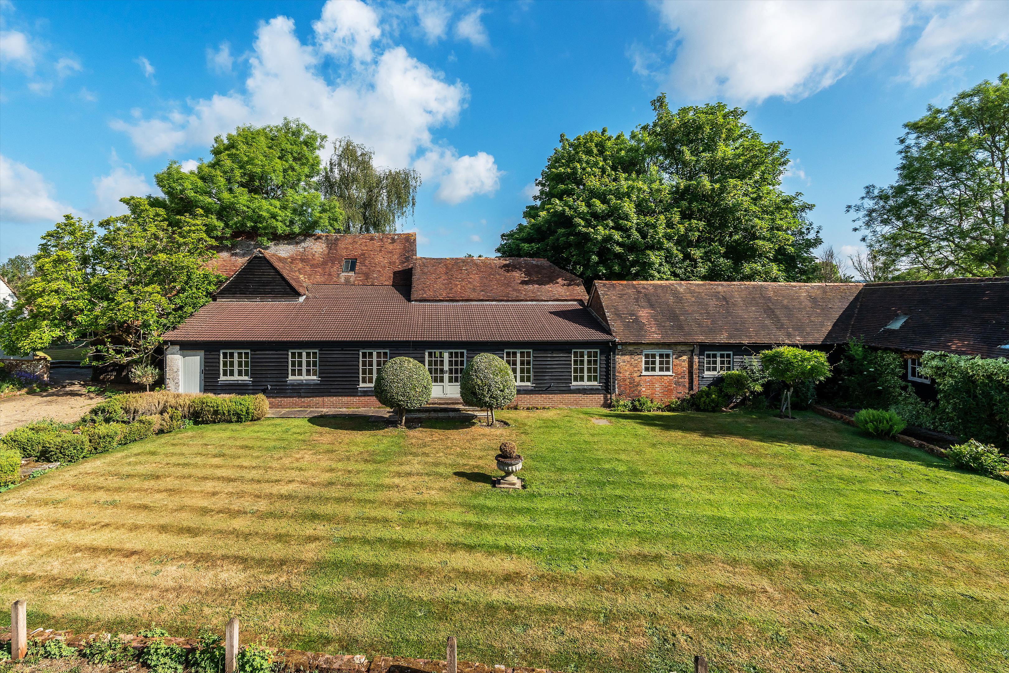 Utworth Manor, Nr Cranleigh, Surrey, GU6 8JU