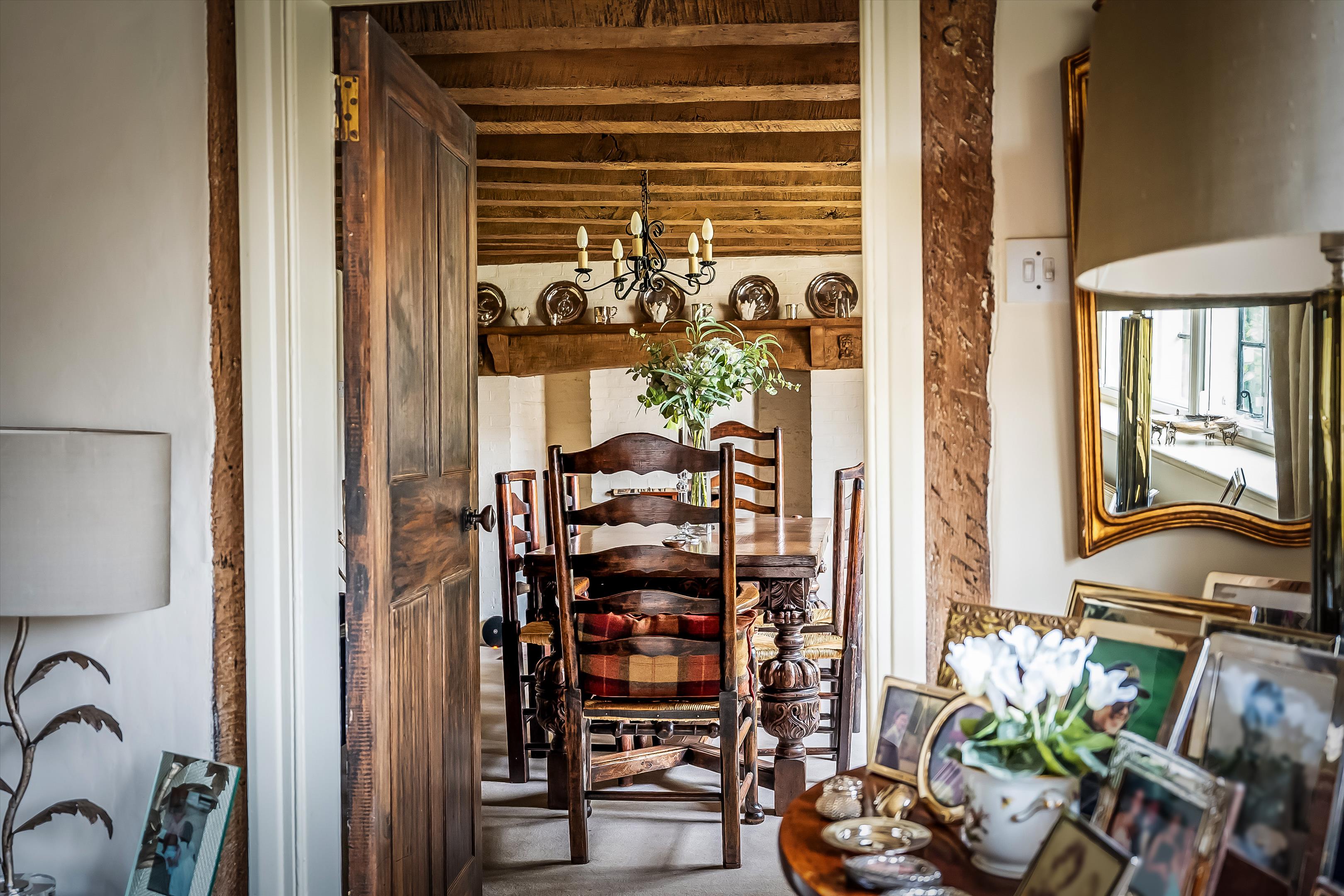 Utworth Manor, Nr Cranleigh, Surrey, GU6 8JU