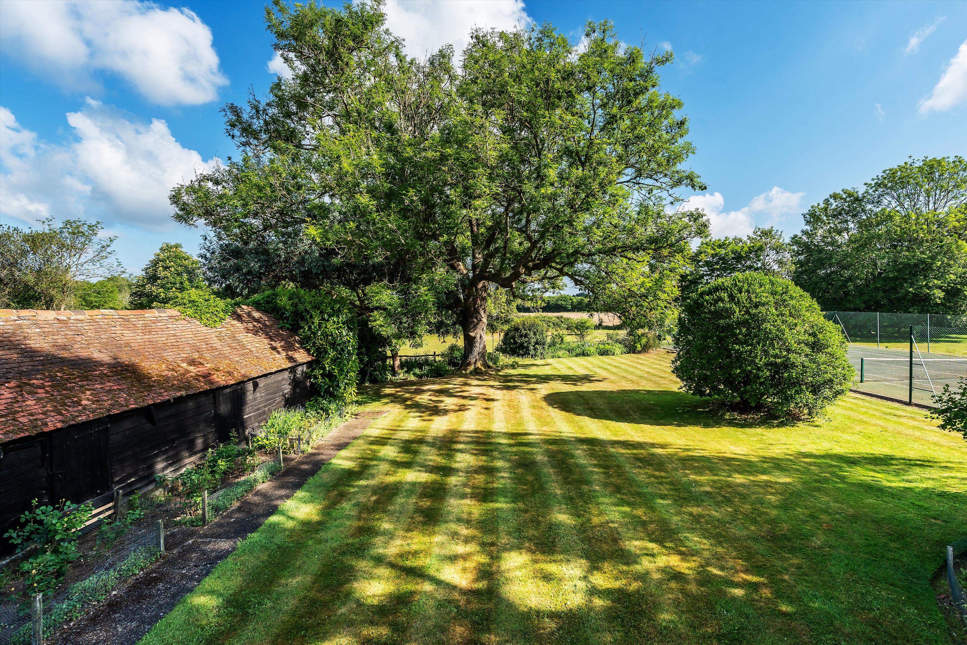 Utworth Manor, Nr Cranleigh, Surrey, GU6 8JU