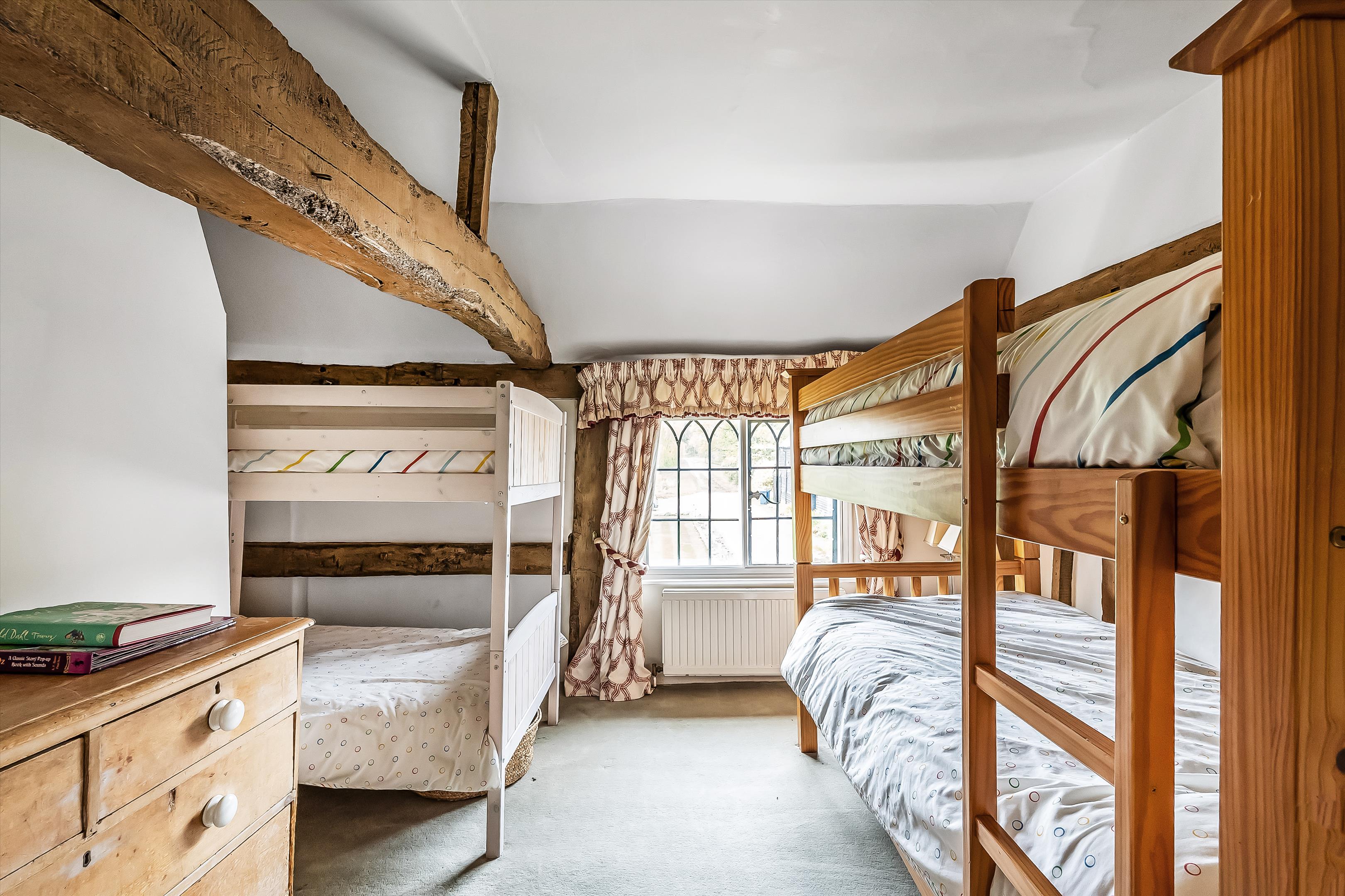 Utworth Manor, Nr Cranleigh, Surrey, GU6 8JU