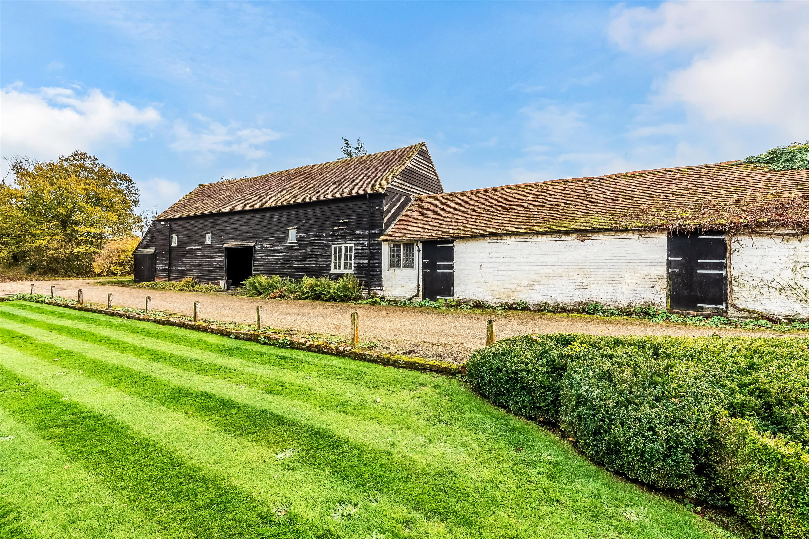 Utworth Manor, Nr Cranleigh, Surrey, GU6 8JU