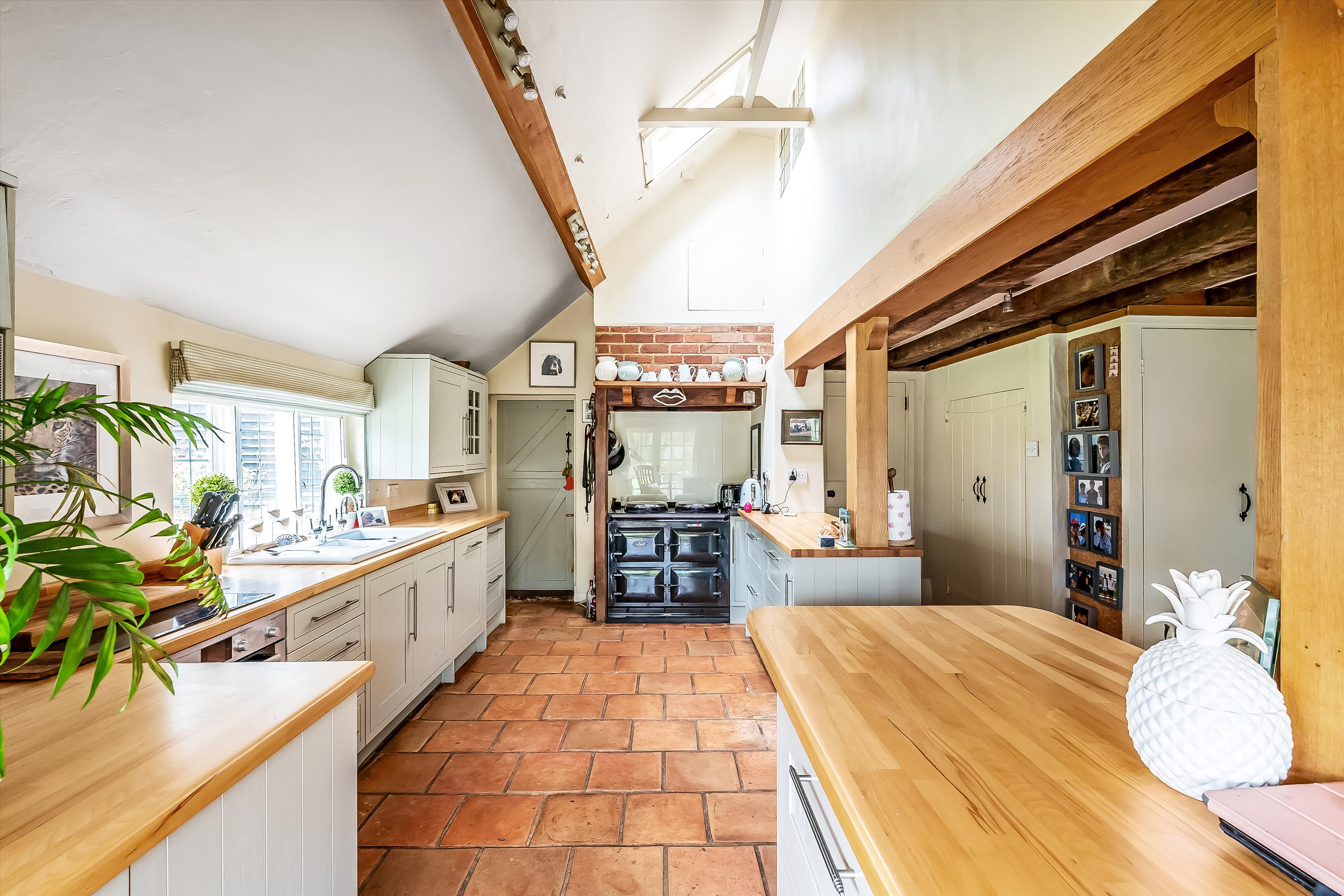 Utworth Manor, Nr Cranleigh, Surrey, GU6 8JU