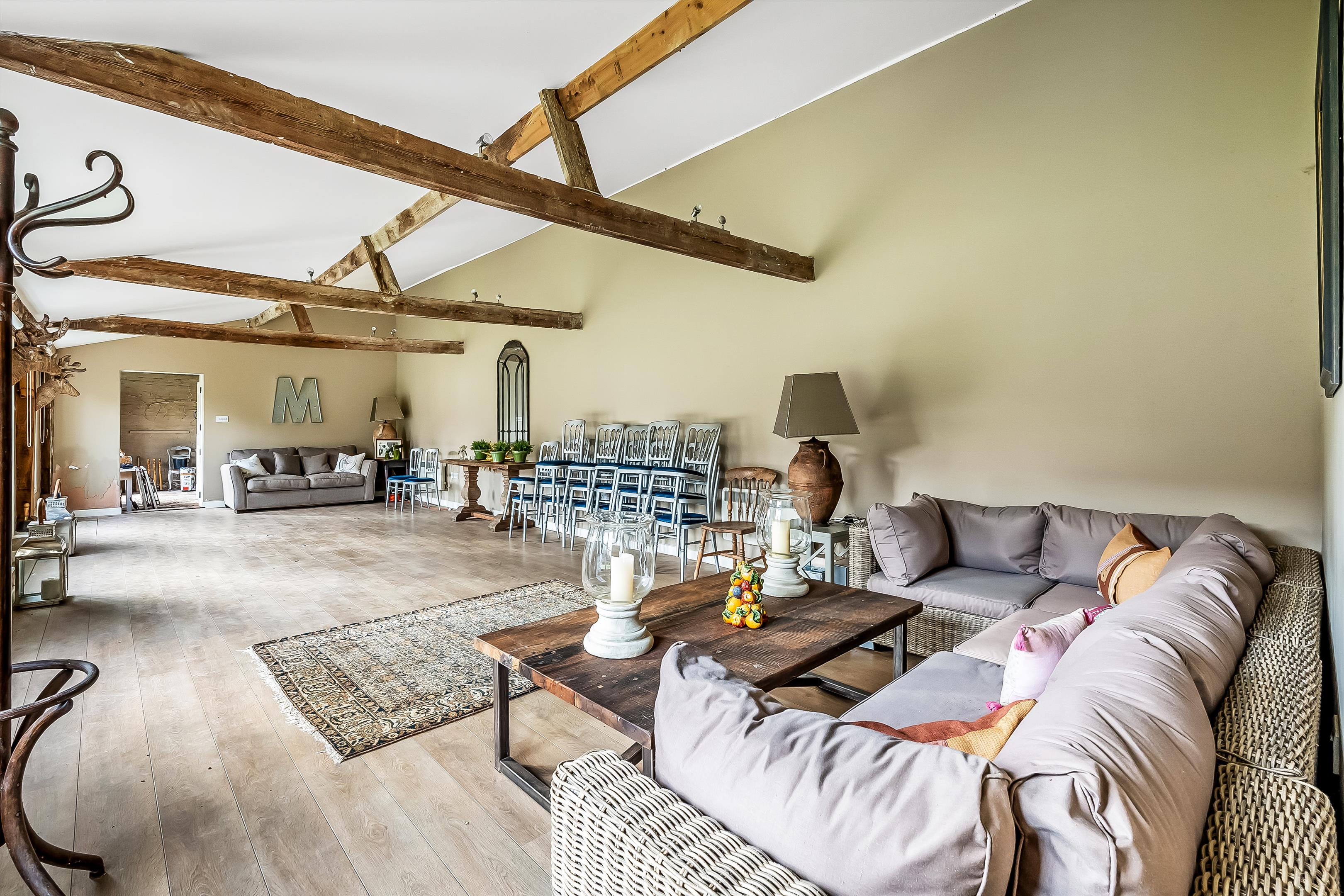 Utworth Manor, Nr Cranleigh, Surrey, GU6 8JU