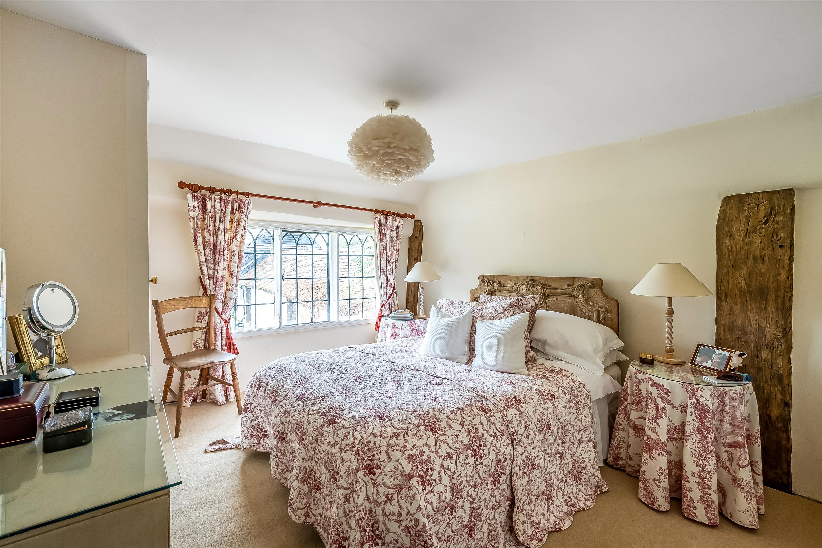 Utworth Manor, Nr Cranleigh, Surrey, GU6 8JU