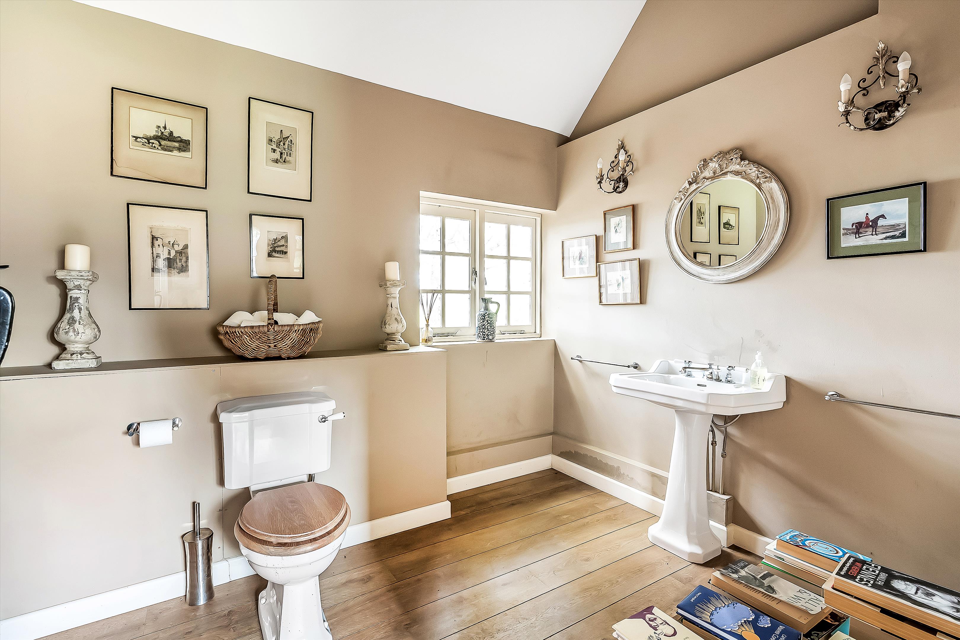 Utworth Manor, Nr Cranleigh, Surrey, GU6 8JU
