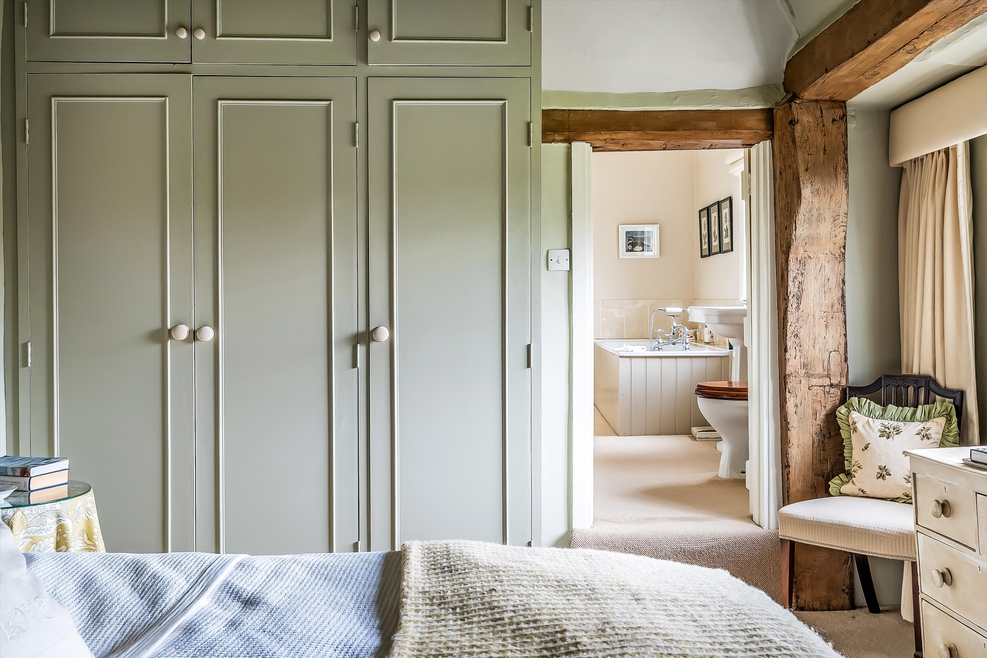 Utworth Manor, Nr Cranleigh, Surrey, GU6 8JU