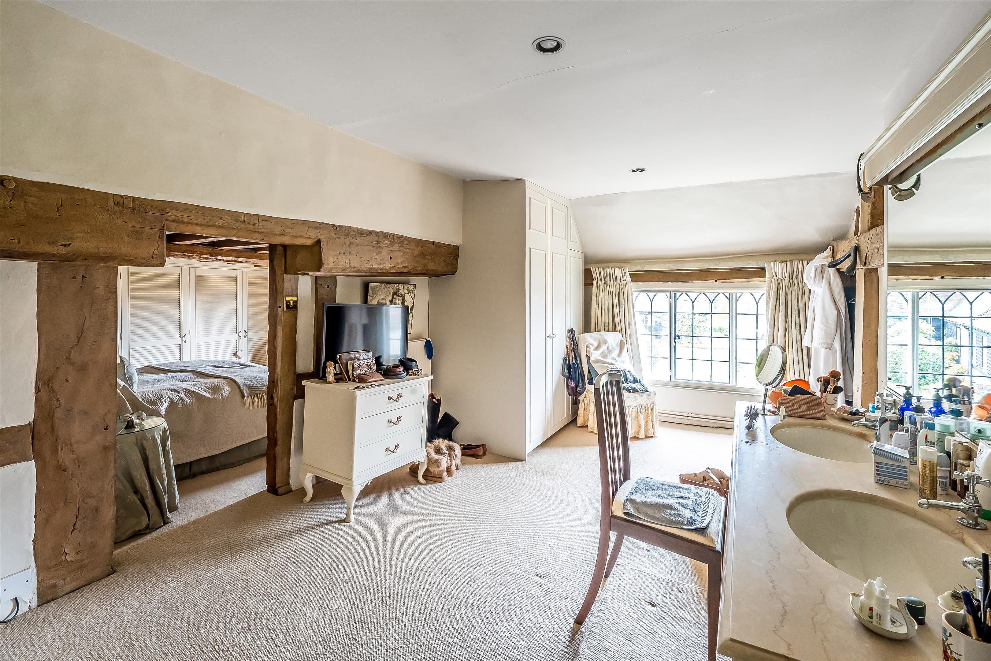 Utworth Manor, Nr Cranleigh, Surrey, GU6 8JU