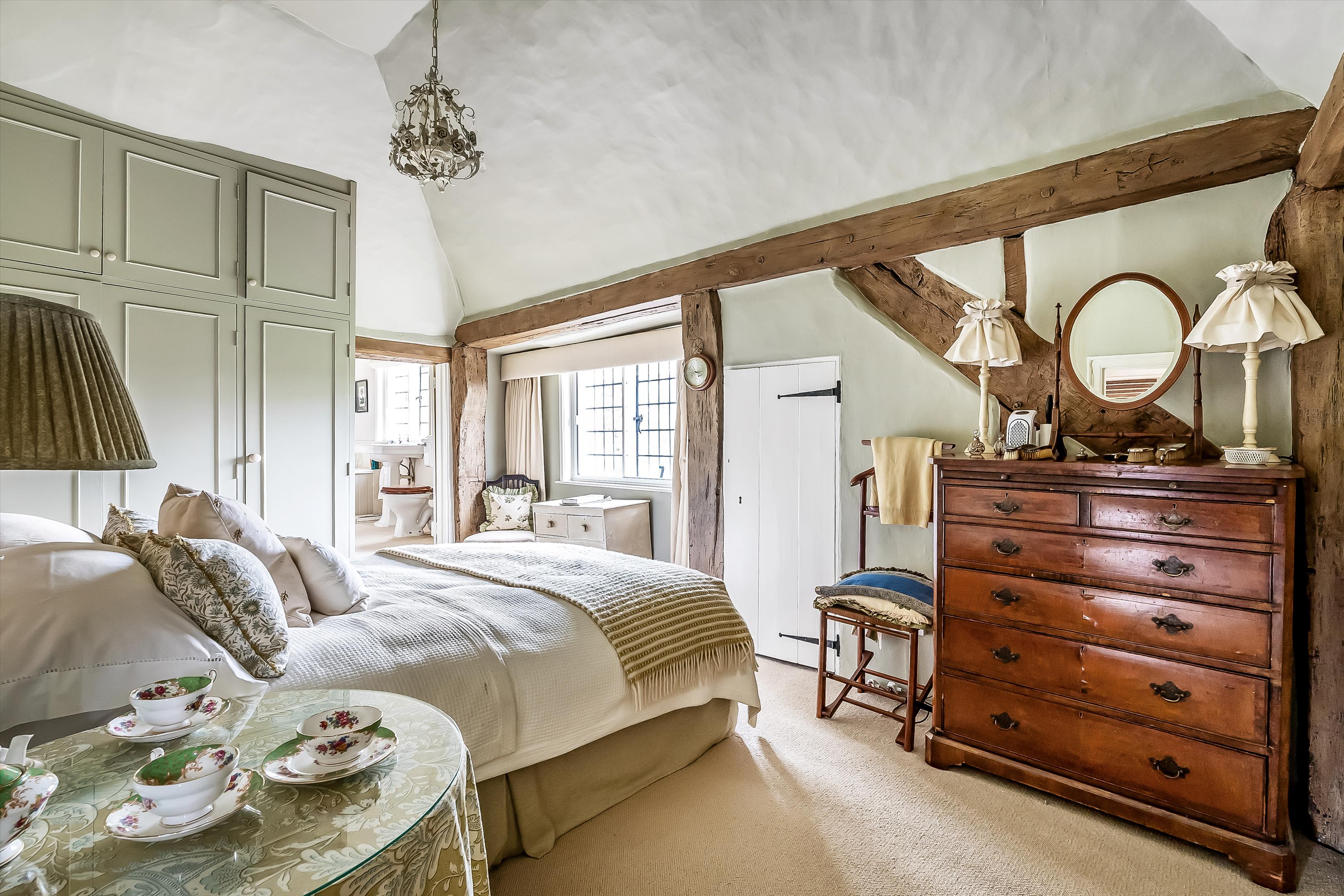 Utworth Manor, Nr Cranleigh, Surrey, GU6 8JU