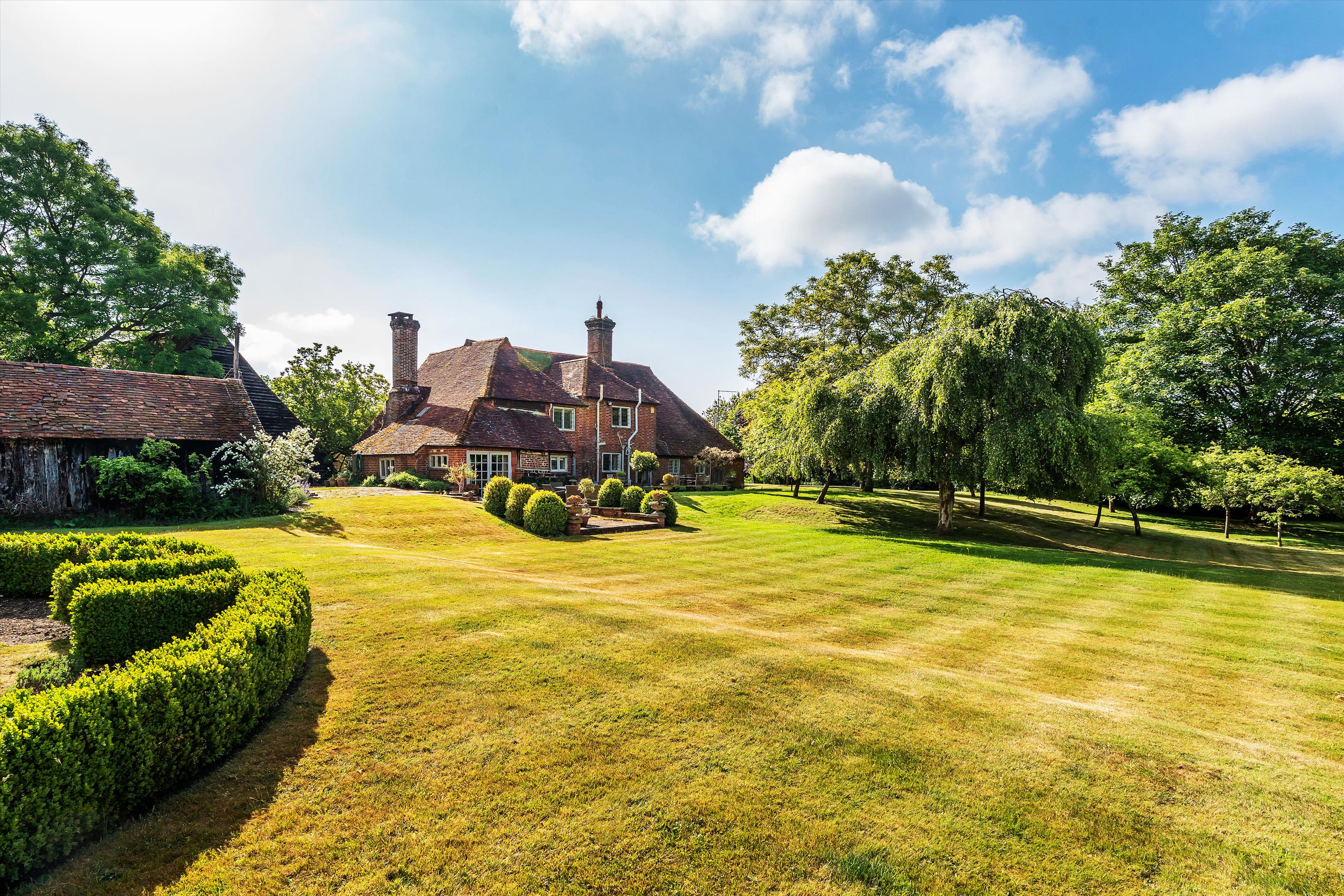 Utworth Manor, Nr Cranleigh, Surrey, GU6 8JU