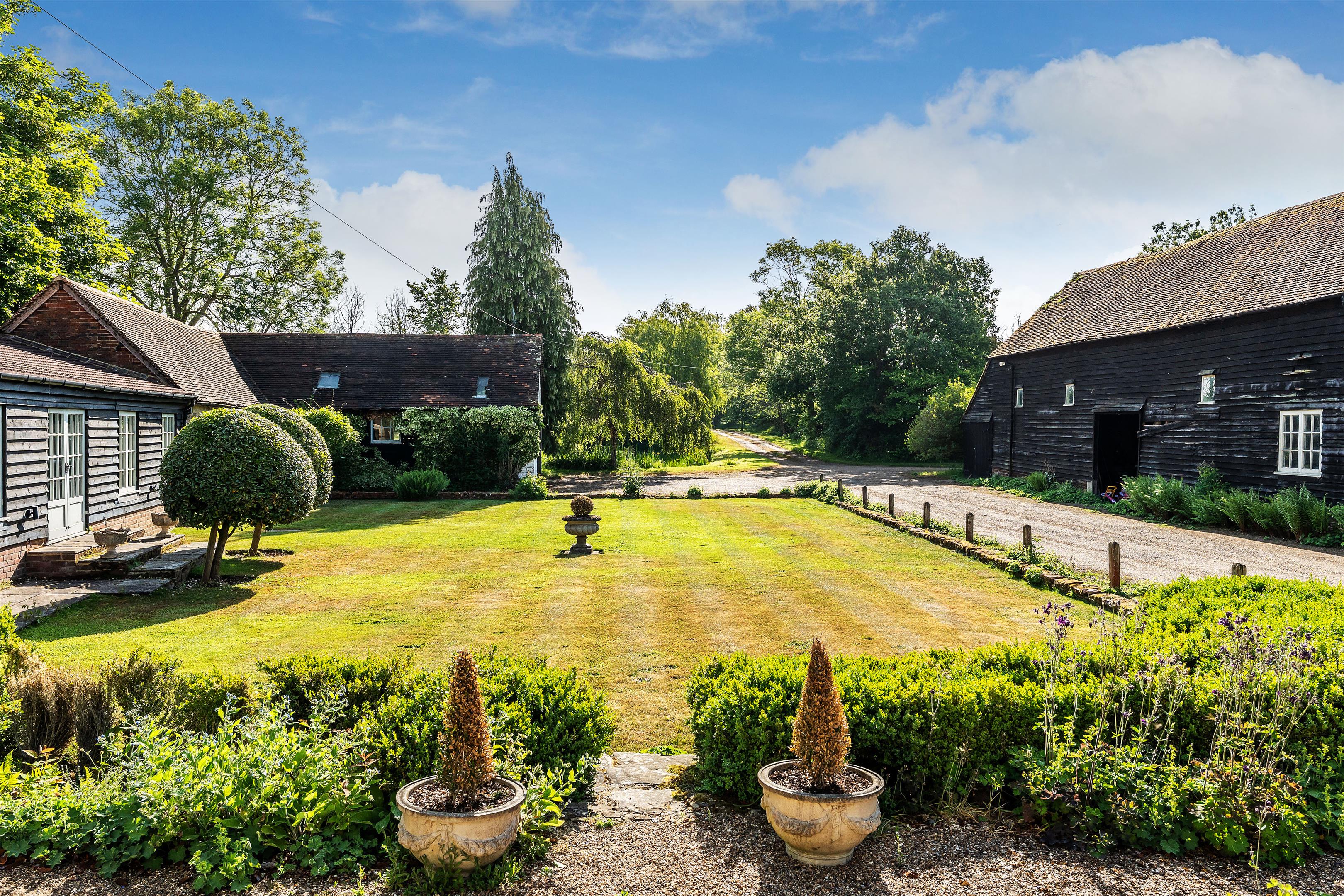 Utworth Manor, Nr Cranleigh, Surrey, GU6 8JU