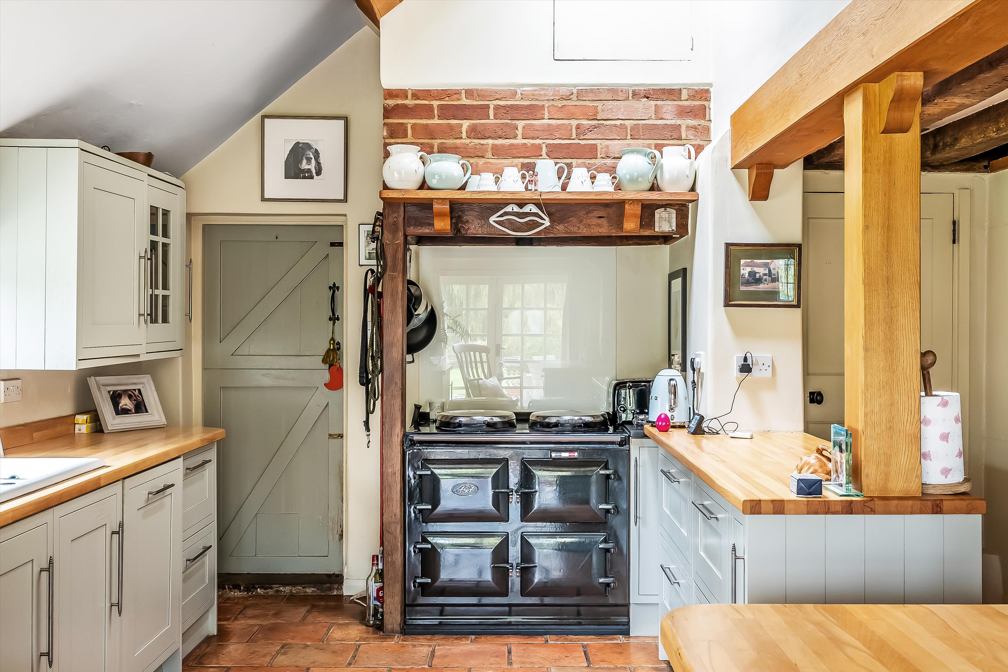 Utworth Manor, Nr Cranleigh, Surrey, GU6 8JU