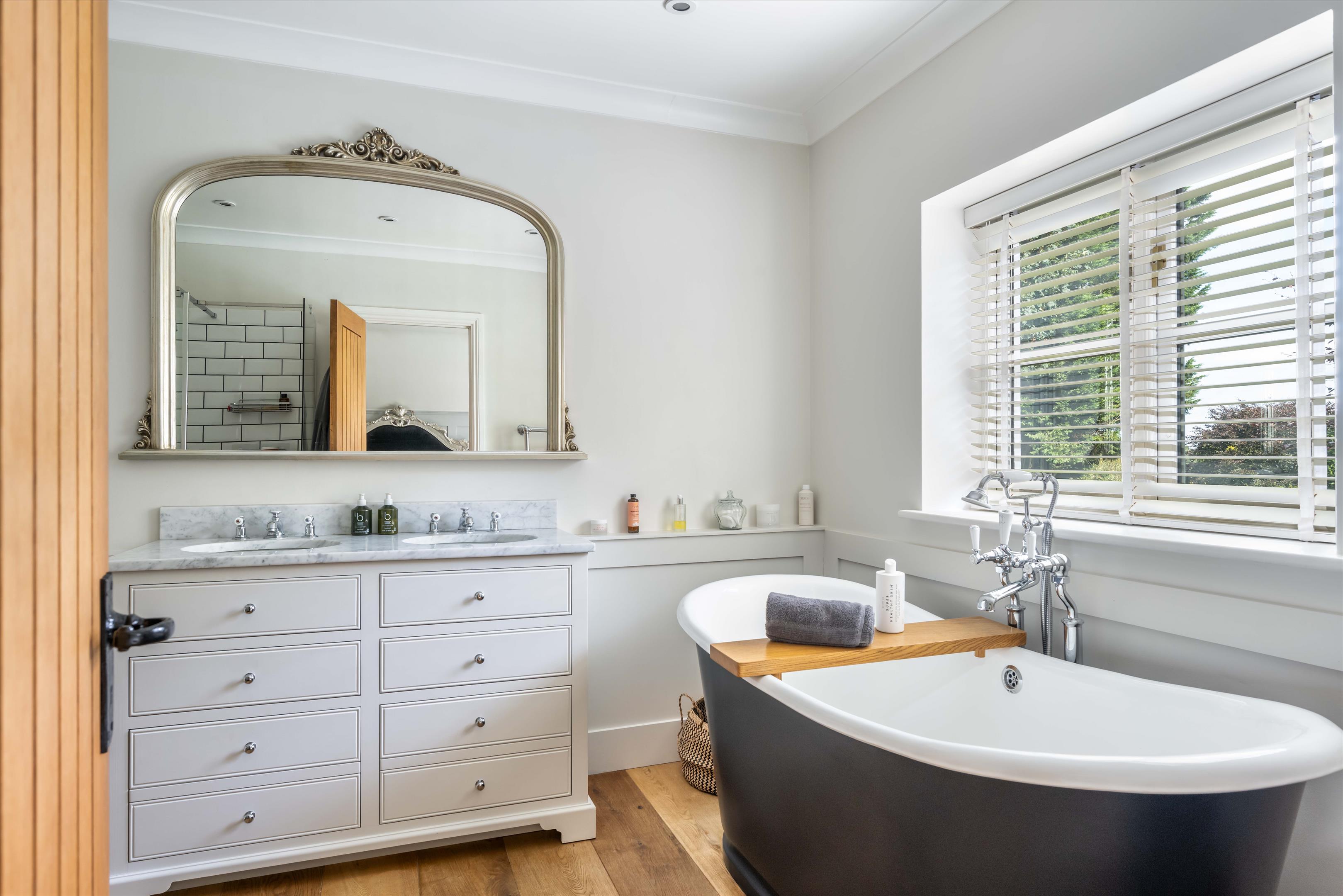 Highfield Lane, Thursley, Godalming, Surrey, GU8