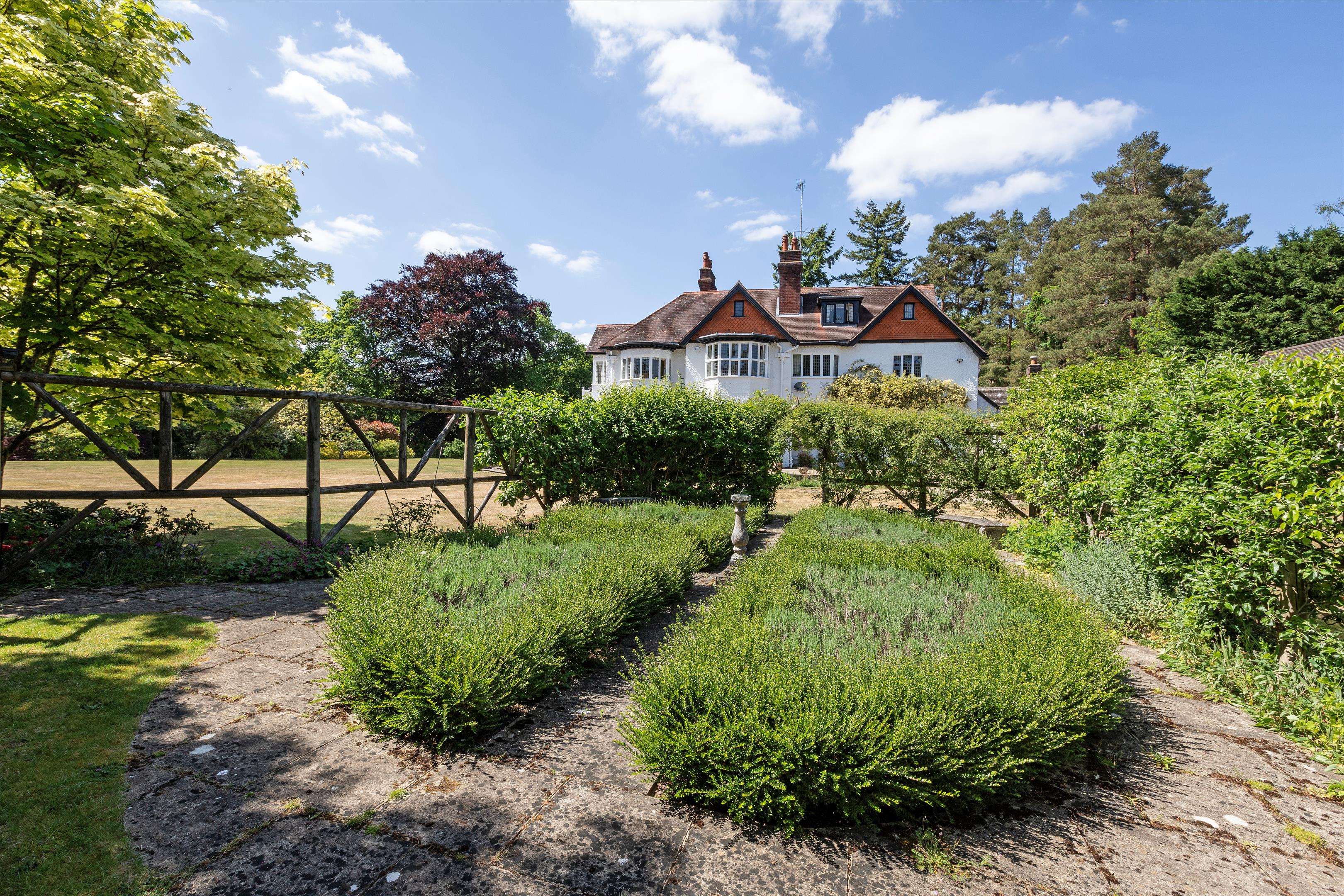 Whitmead Lane, Tilford, Farnham, Surrey GU10