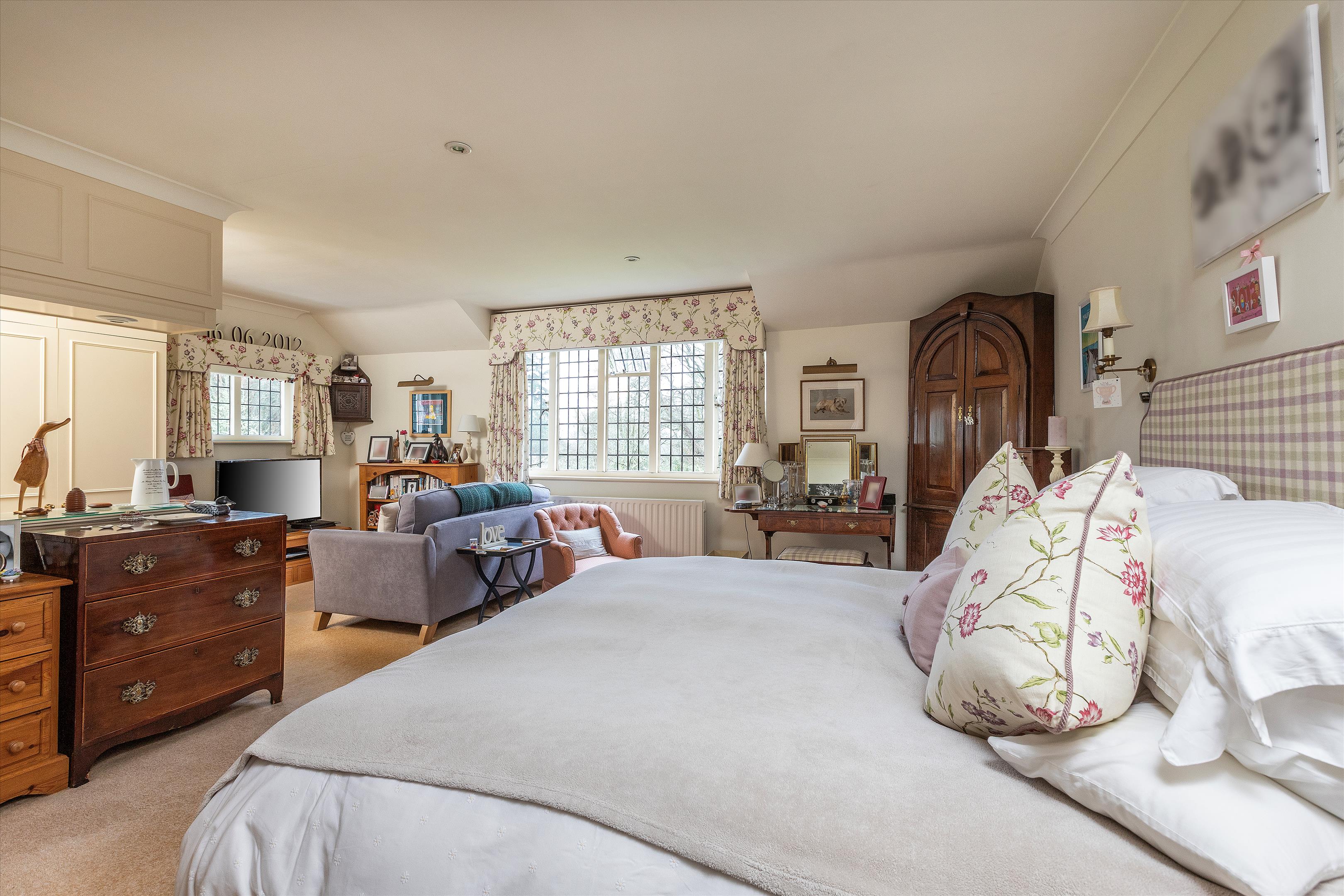 Whitmead Lane, Tilford, Farnham, Surrey GU10