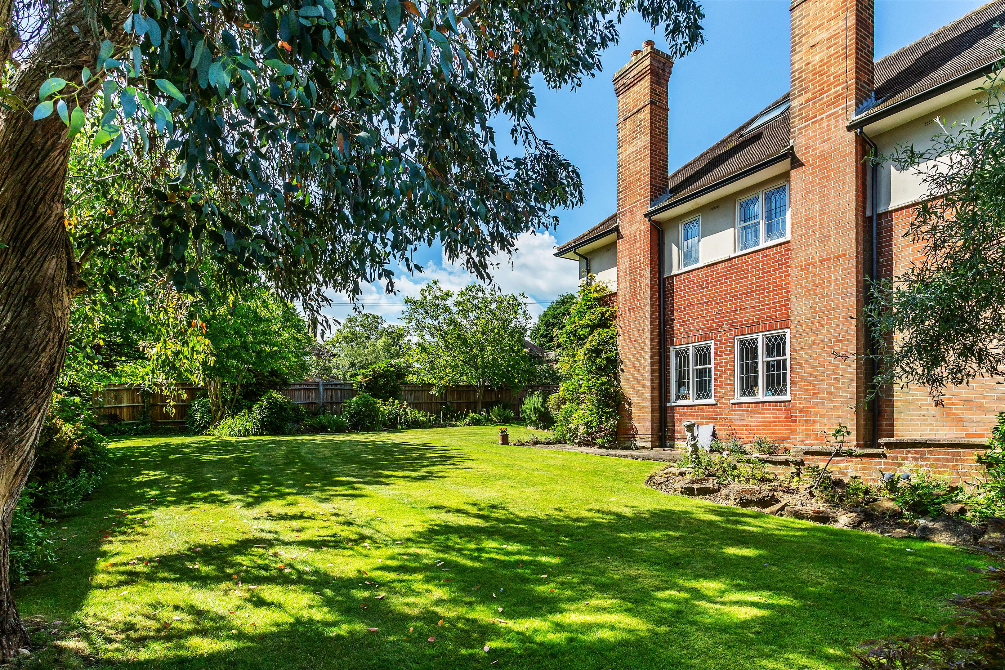 Cranley Close, Guildford, Surrey GU1.