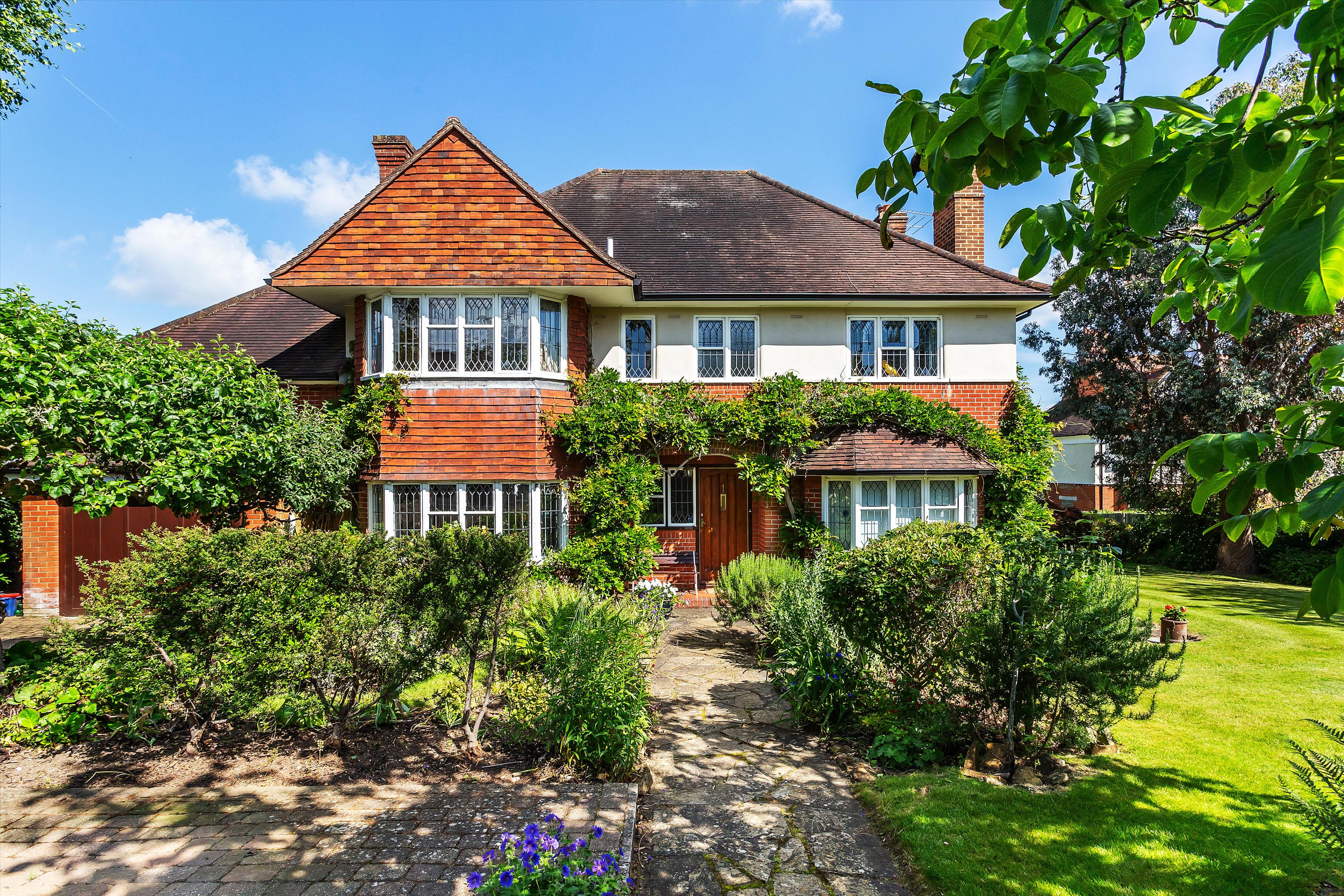 Cranley Close, Guildford, Surrey GU1.