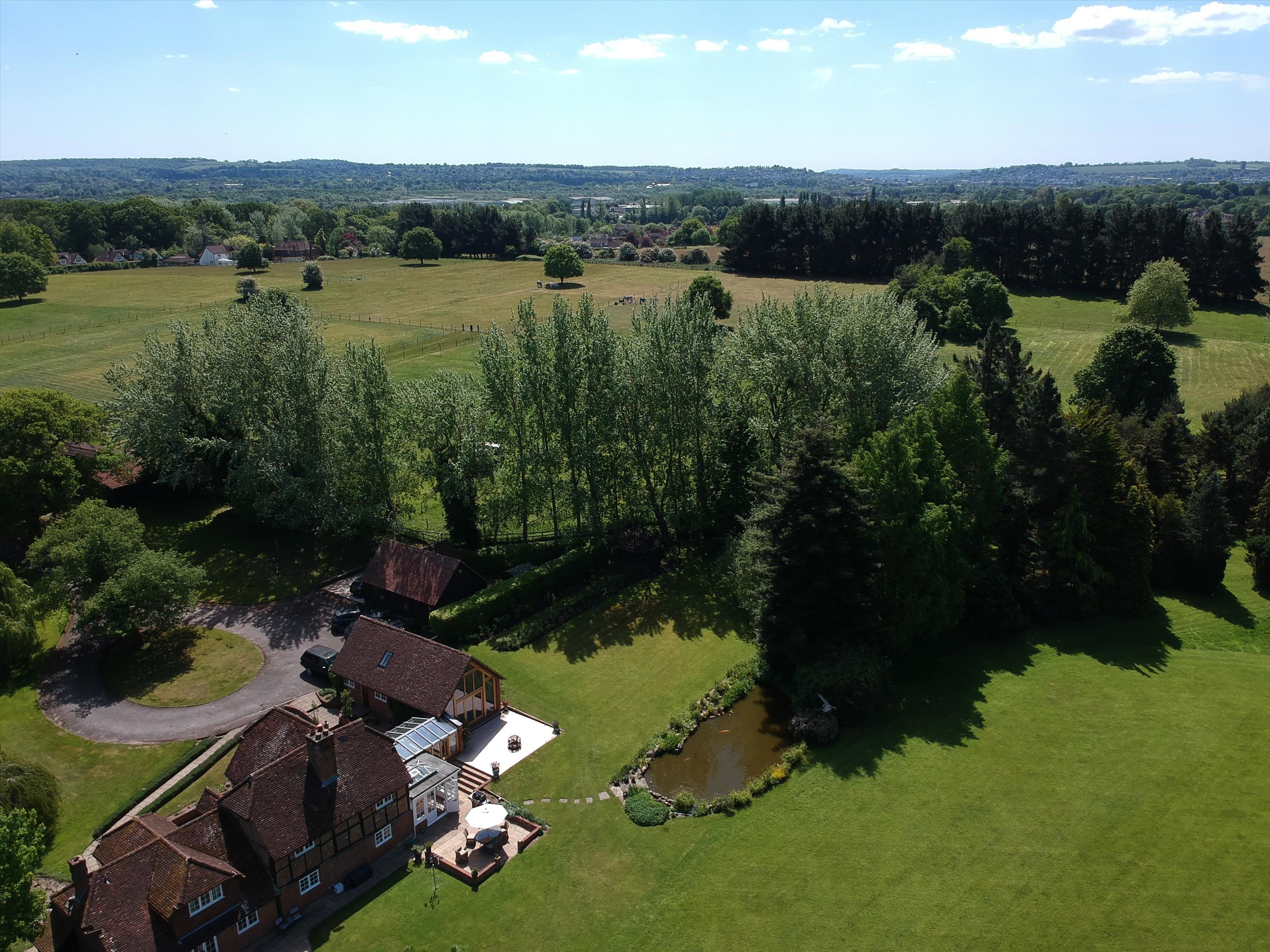 Blanchards Hill, Sutton Green, Guildford, Surrey, GU4 7QJ