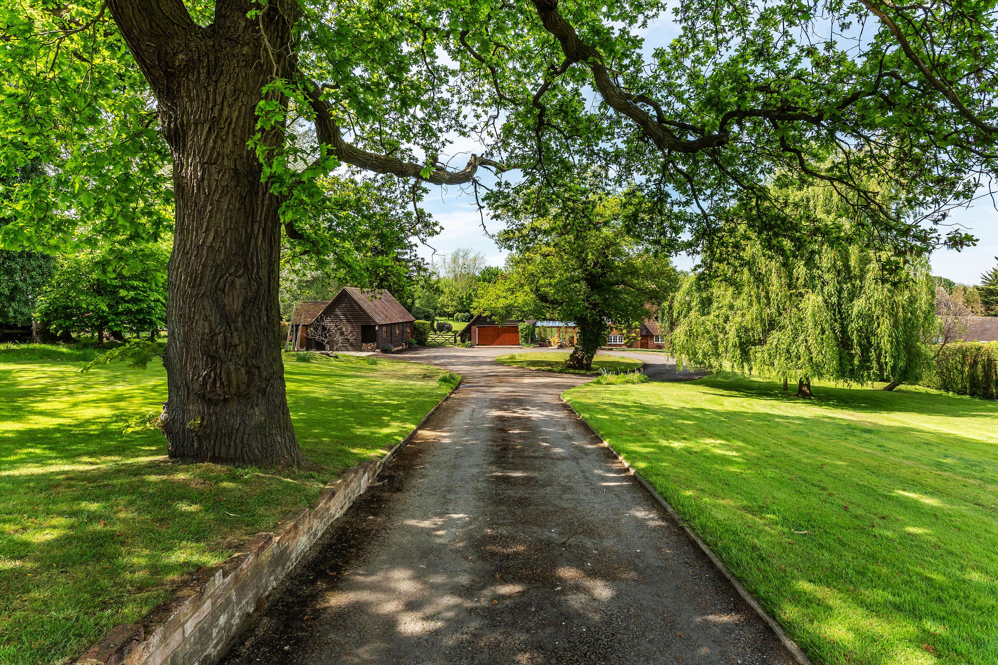 Blanchards Hill, Sutton Green, Guildford, Surrey, GU4 7QJ