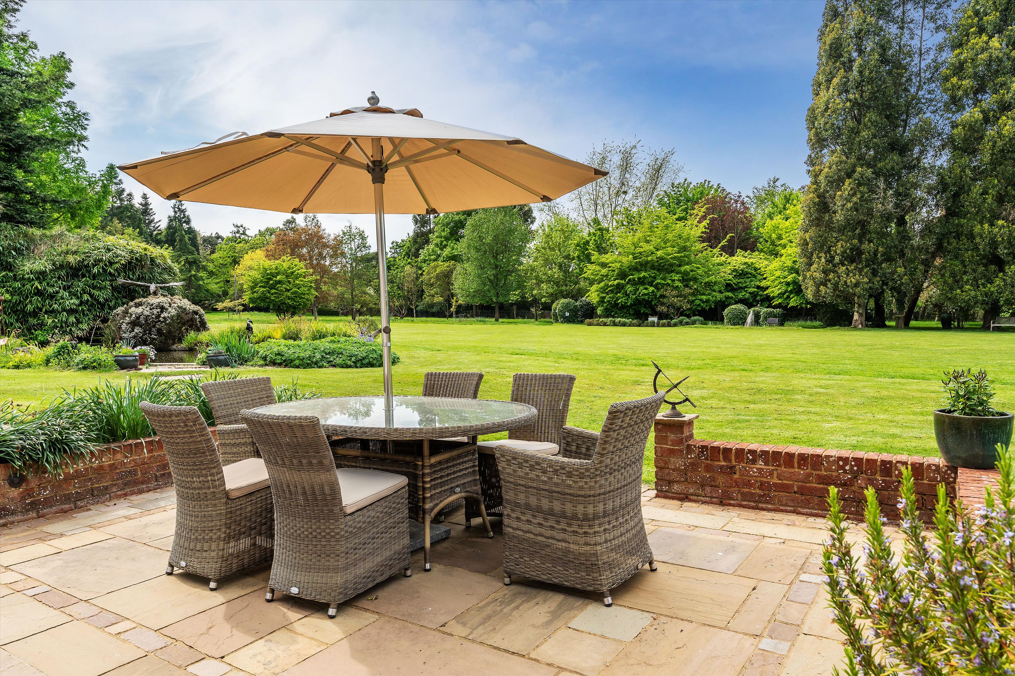 Blanchards Hill, Sutton Green, Guildford, Surrey, GU4 7QJ