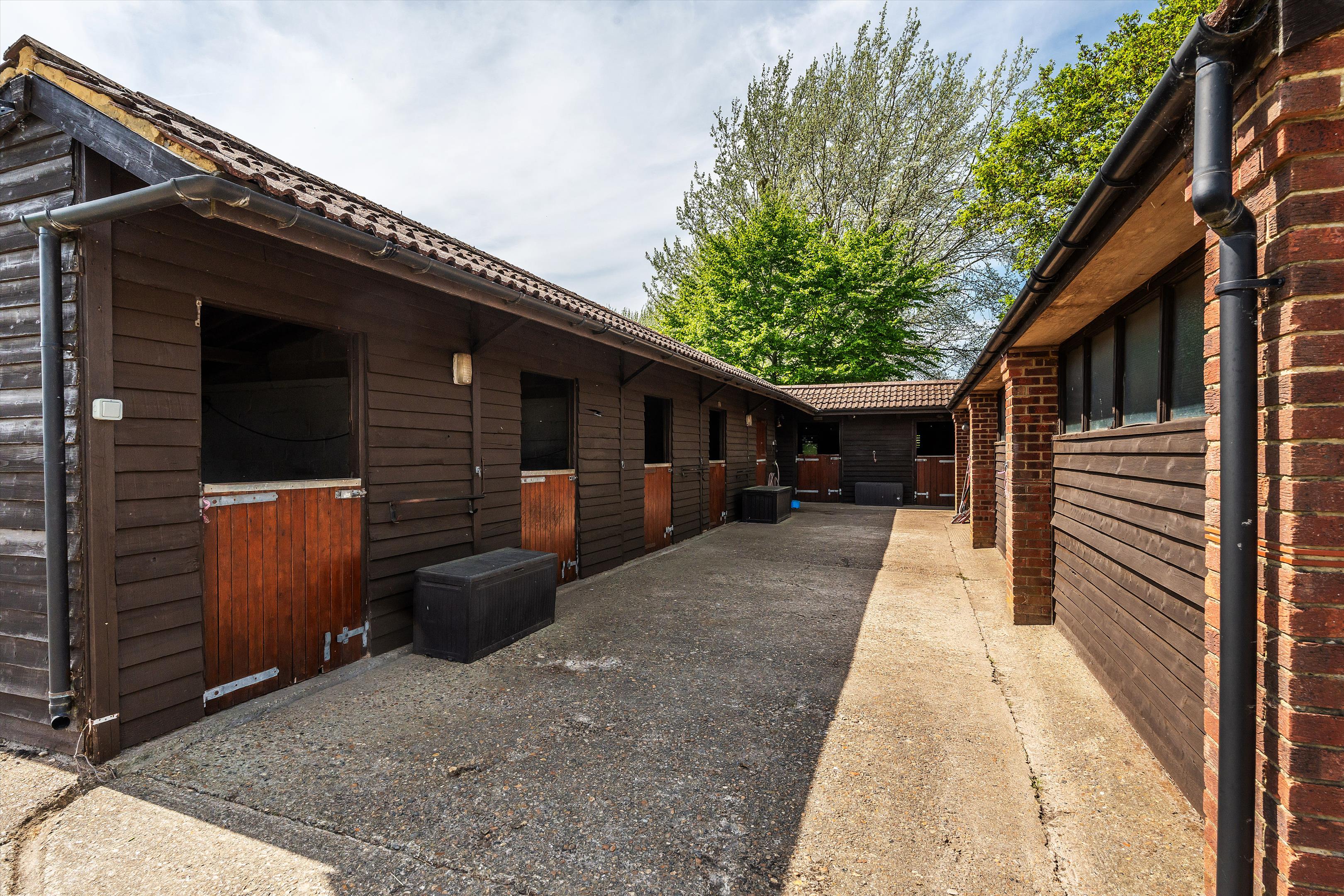 Blanchards Hill, Sutton Green, Guildford, Surrey, GU4 7QJ