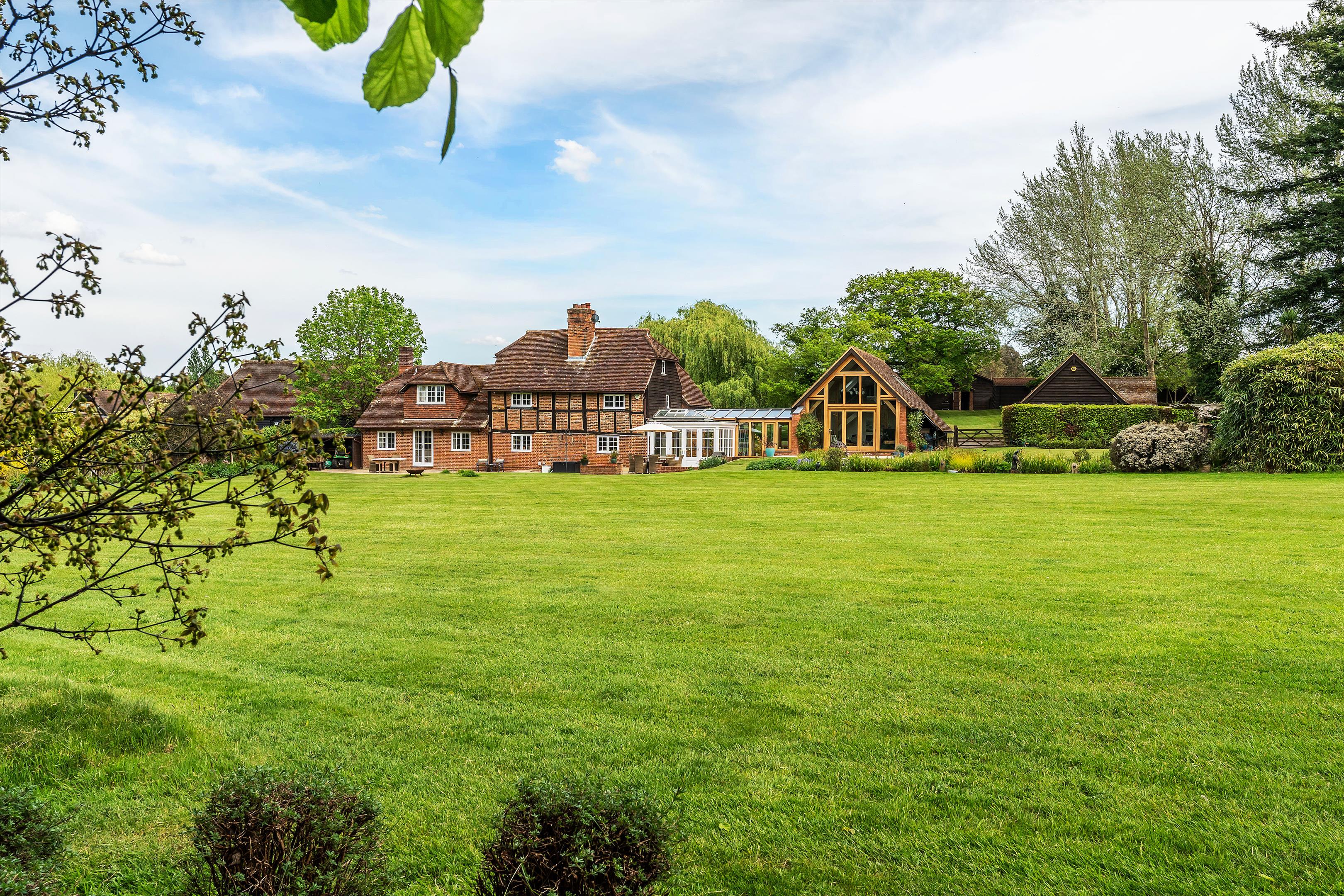 Blanchards Hill, Sutton Green, Guildford, Surrey, GU4 7QJ