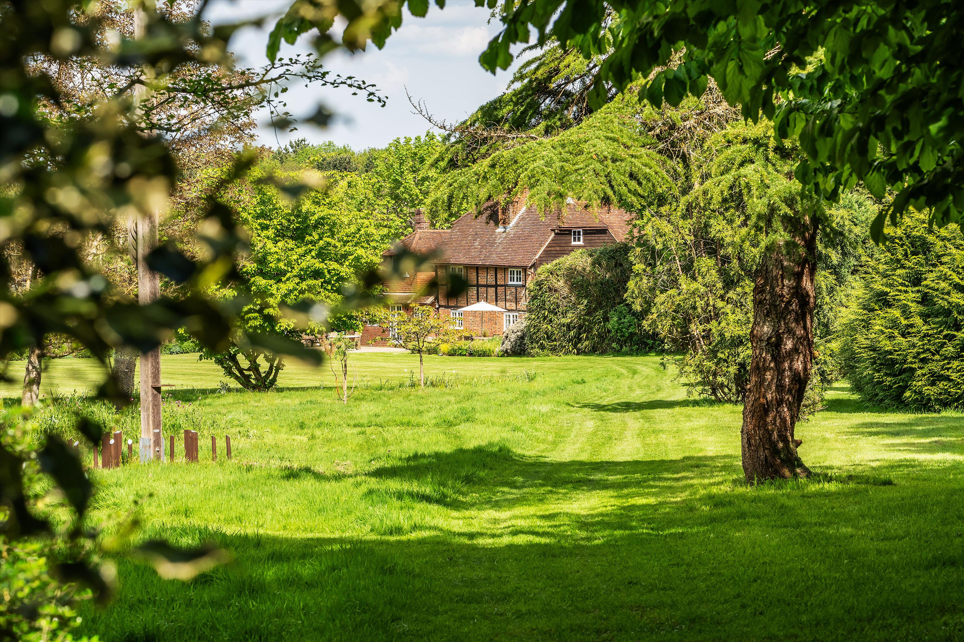 Blanchards Hill, Sutton Green, Guildford, Surrey, GU4 7QJ