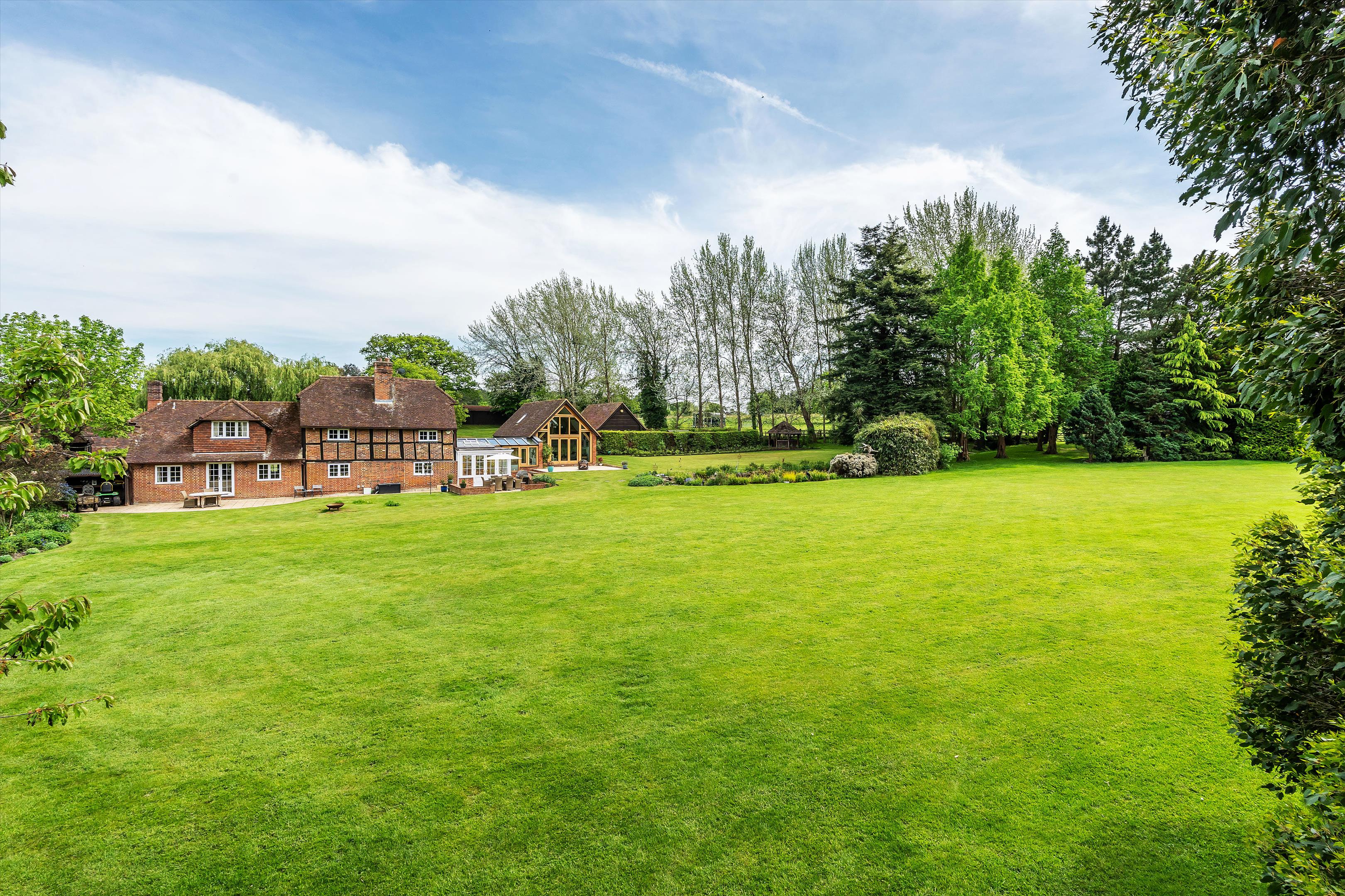 Blanchards Hill, Sutton Green, Guildford, Surrey, GU4 7QJ