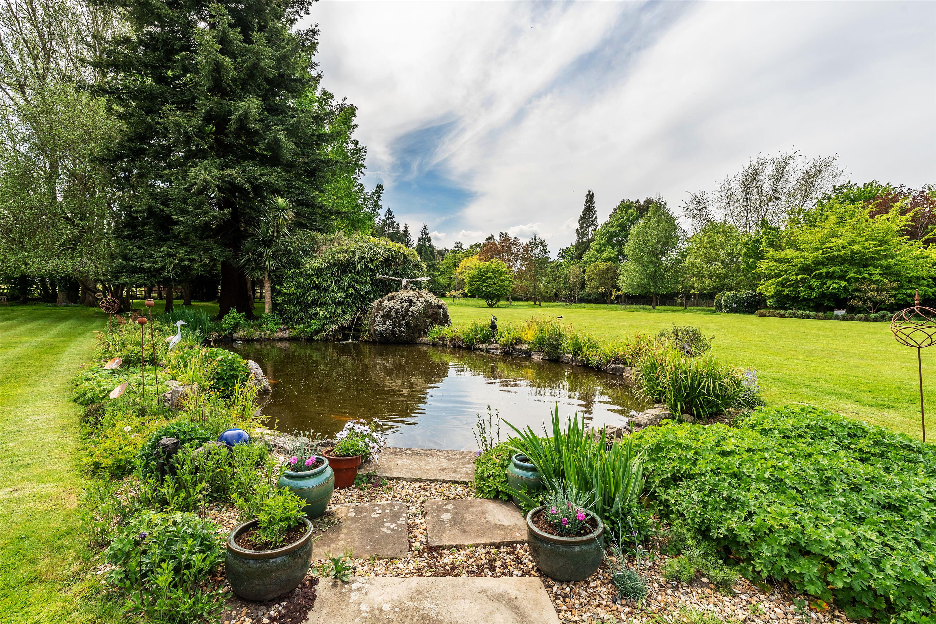 Blanchards Hill, Sutton Green, Guildford, Surrey, GU4 7QJ