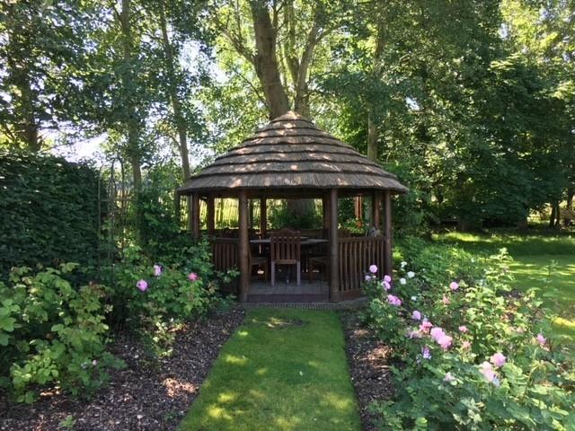 Blanchards Hill, Sutton Green, Guildford, Surrey, GU4 7QJ
