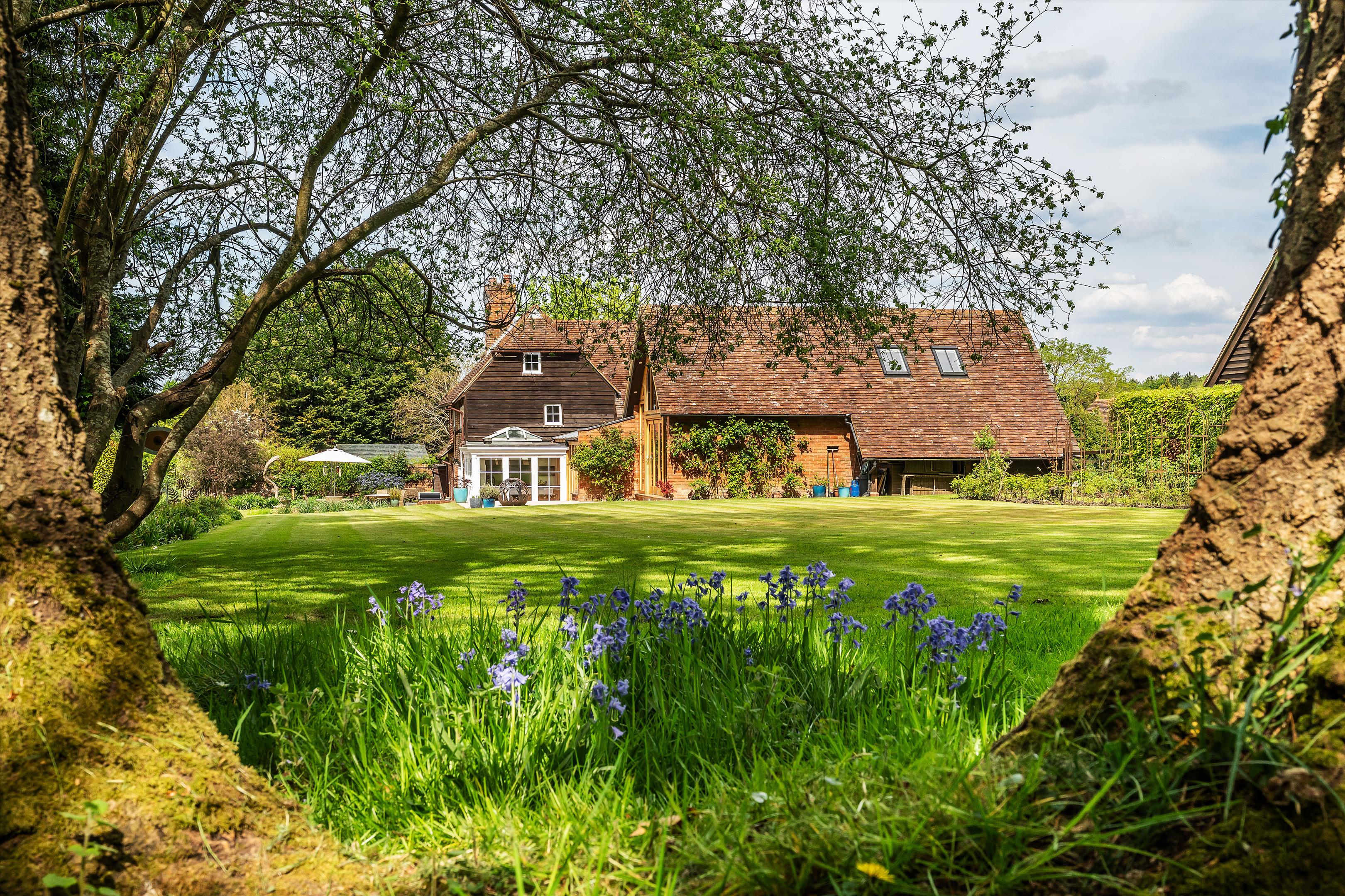 Blanchards Hill, Sutton Green, Guildford, Surrey, GU4 7QJ