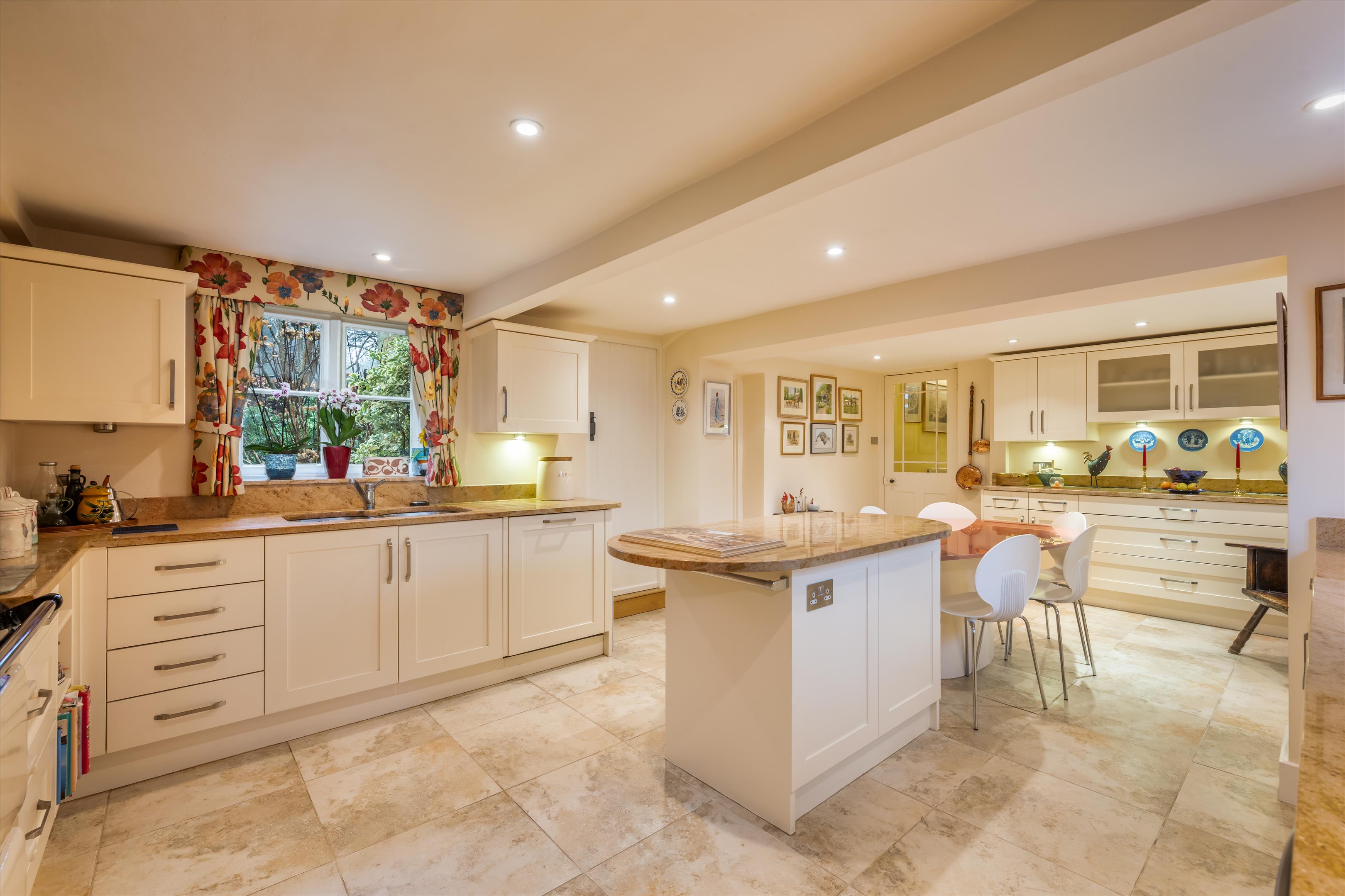 Peaslake Lane, Peaslake, Guildford, Surrey, GU5