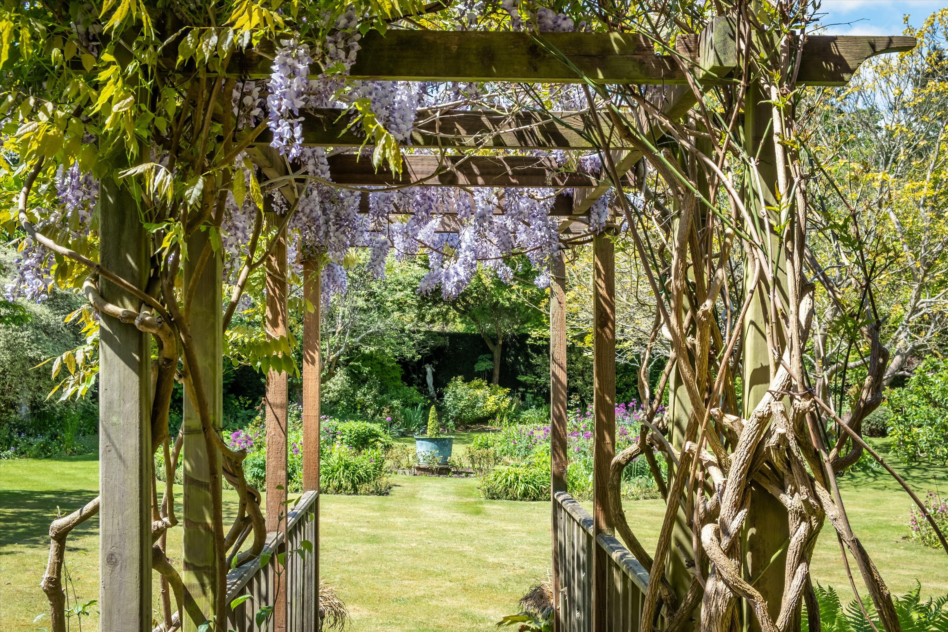 Peaslake Lane, Peaslake, Guildford, Surrey, GU5