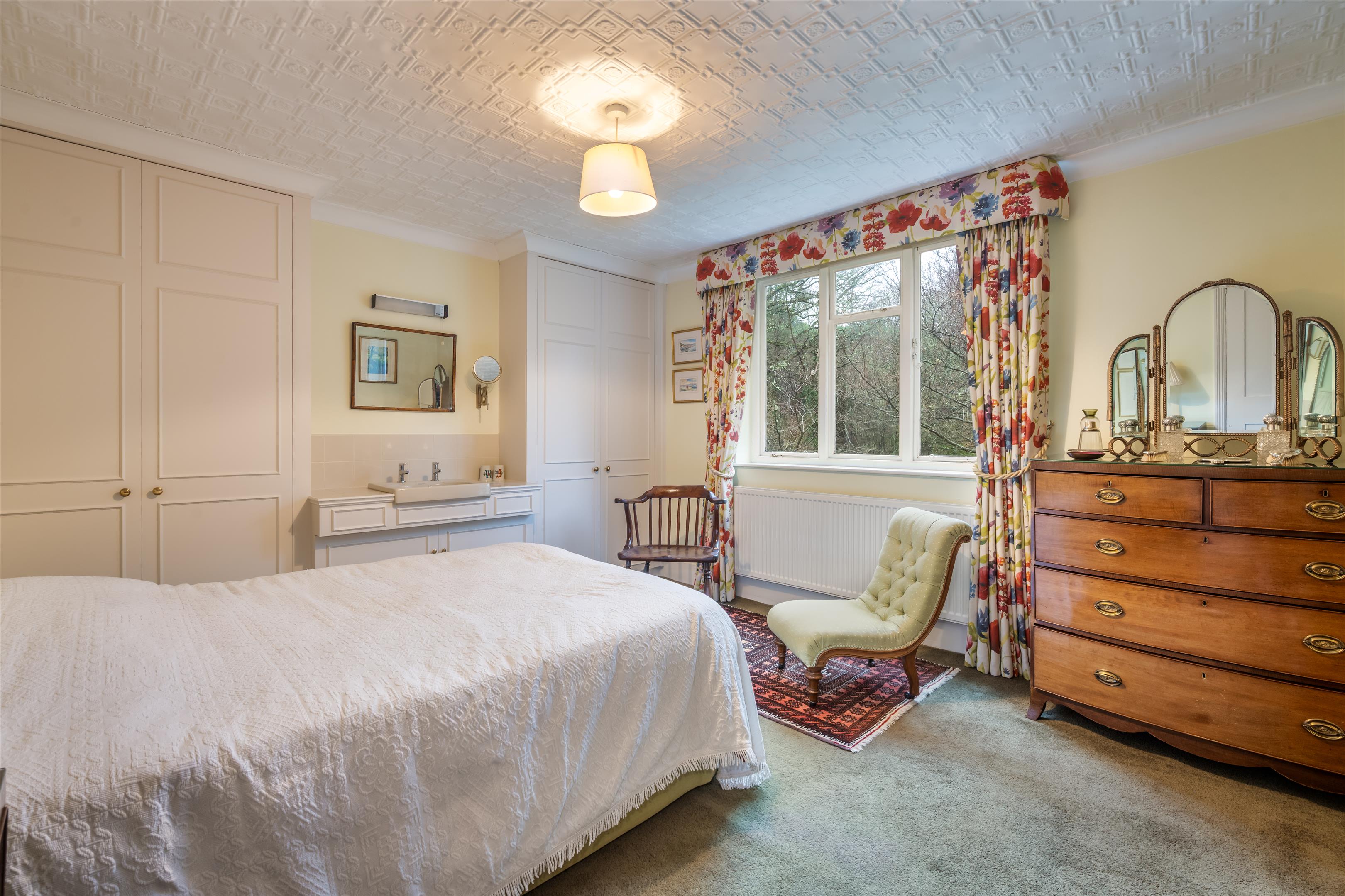 Peaslake Lane, Peaslake, Guildford, Surrey, GU5