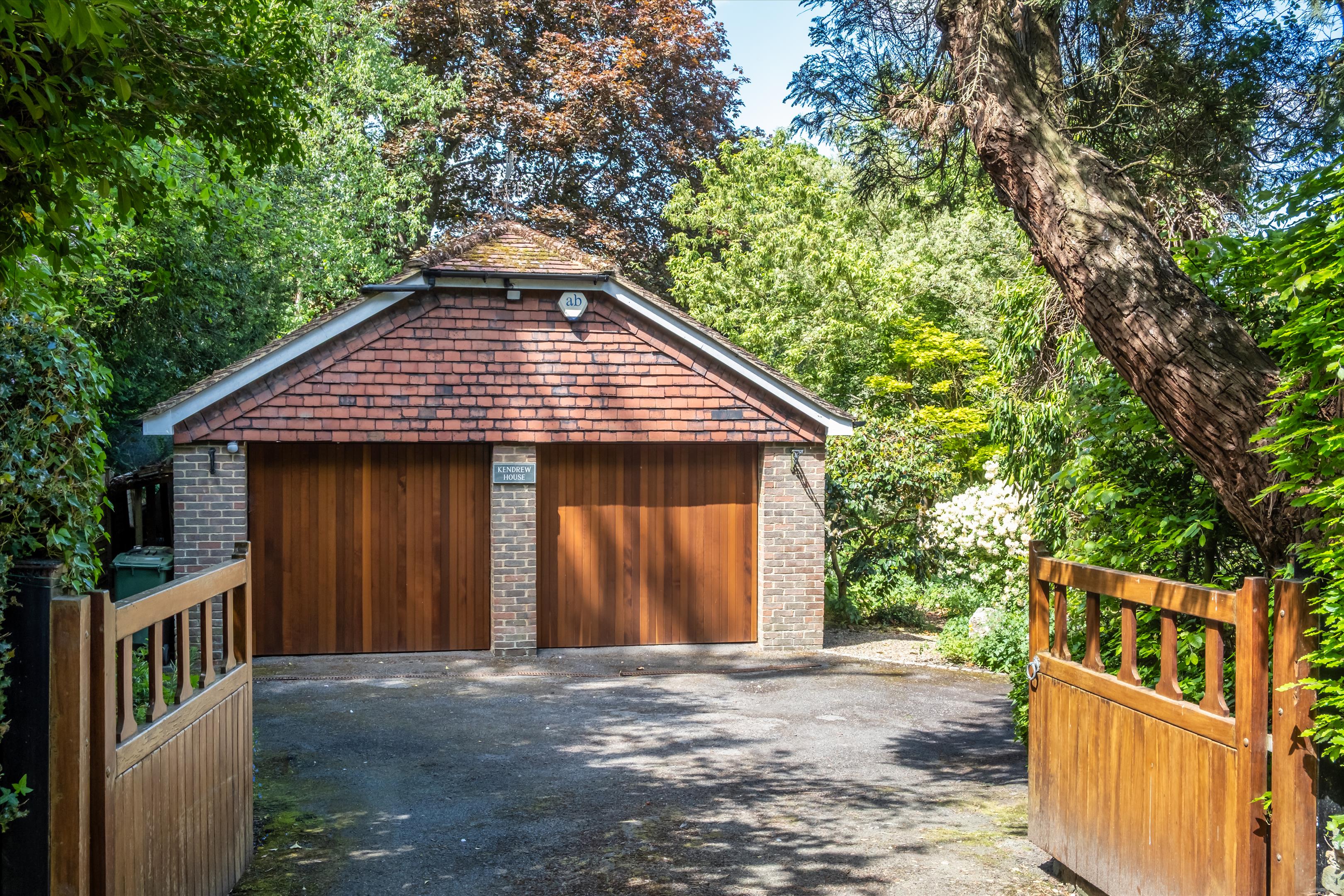 Peaslake Lane, Peaslake, Guildford, Surrey, GU5
