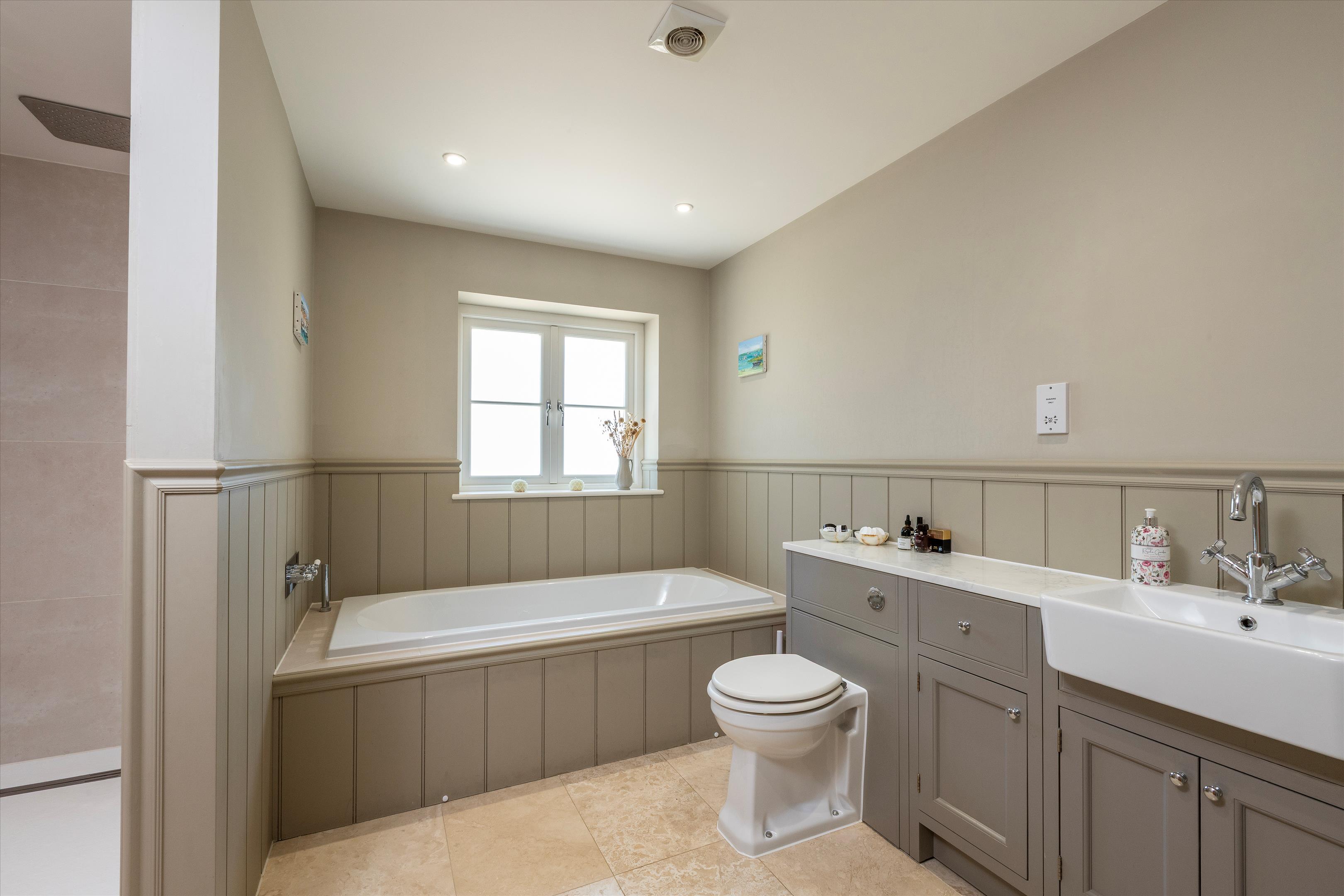 Pickhurst Road, Chiddingfold, Godalming, Surrey GU8