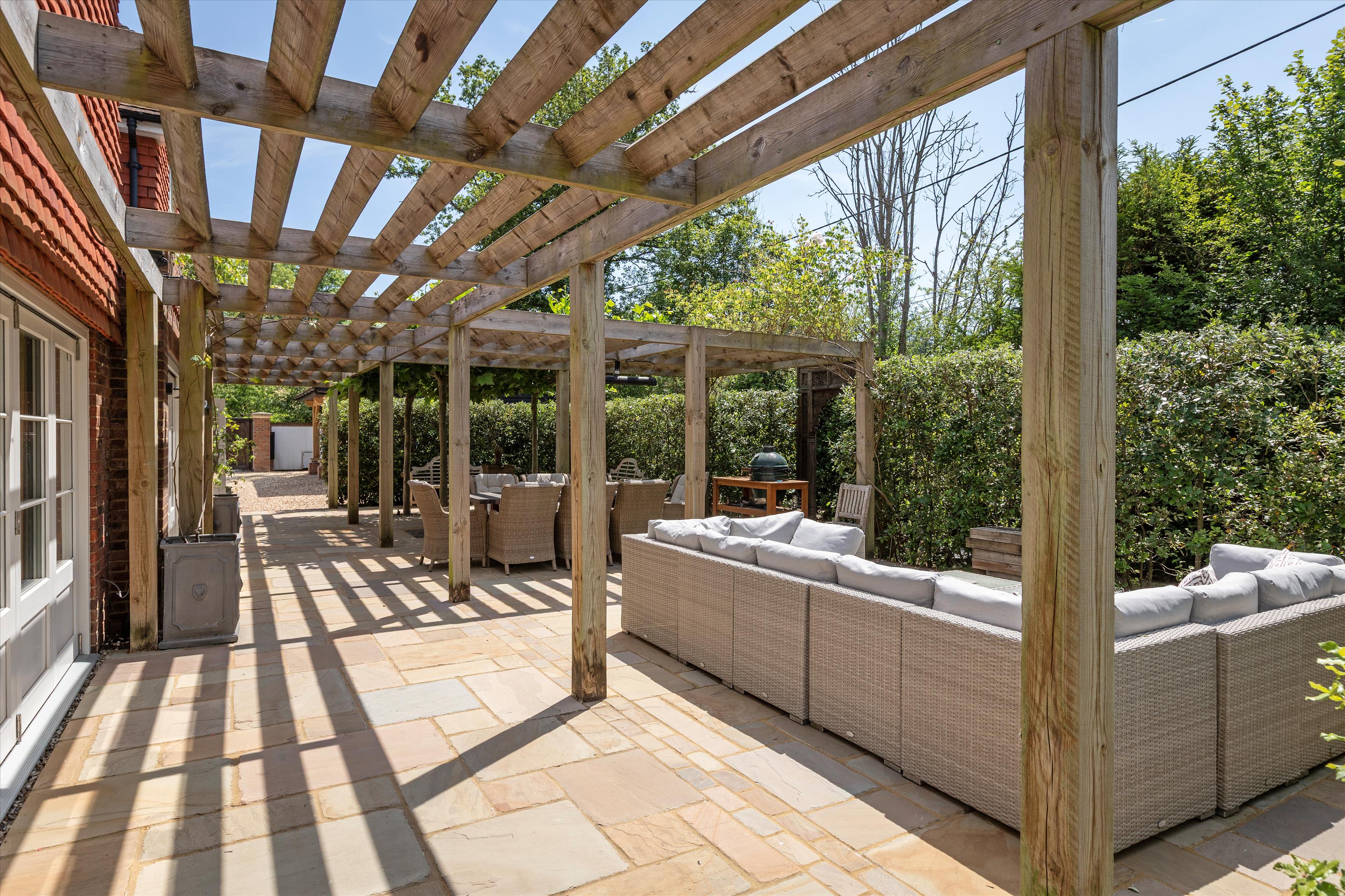 Pickhurst Road, Chiddingfold, Godalming, Surrey GU8