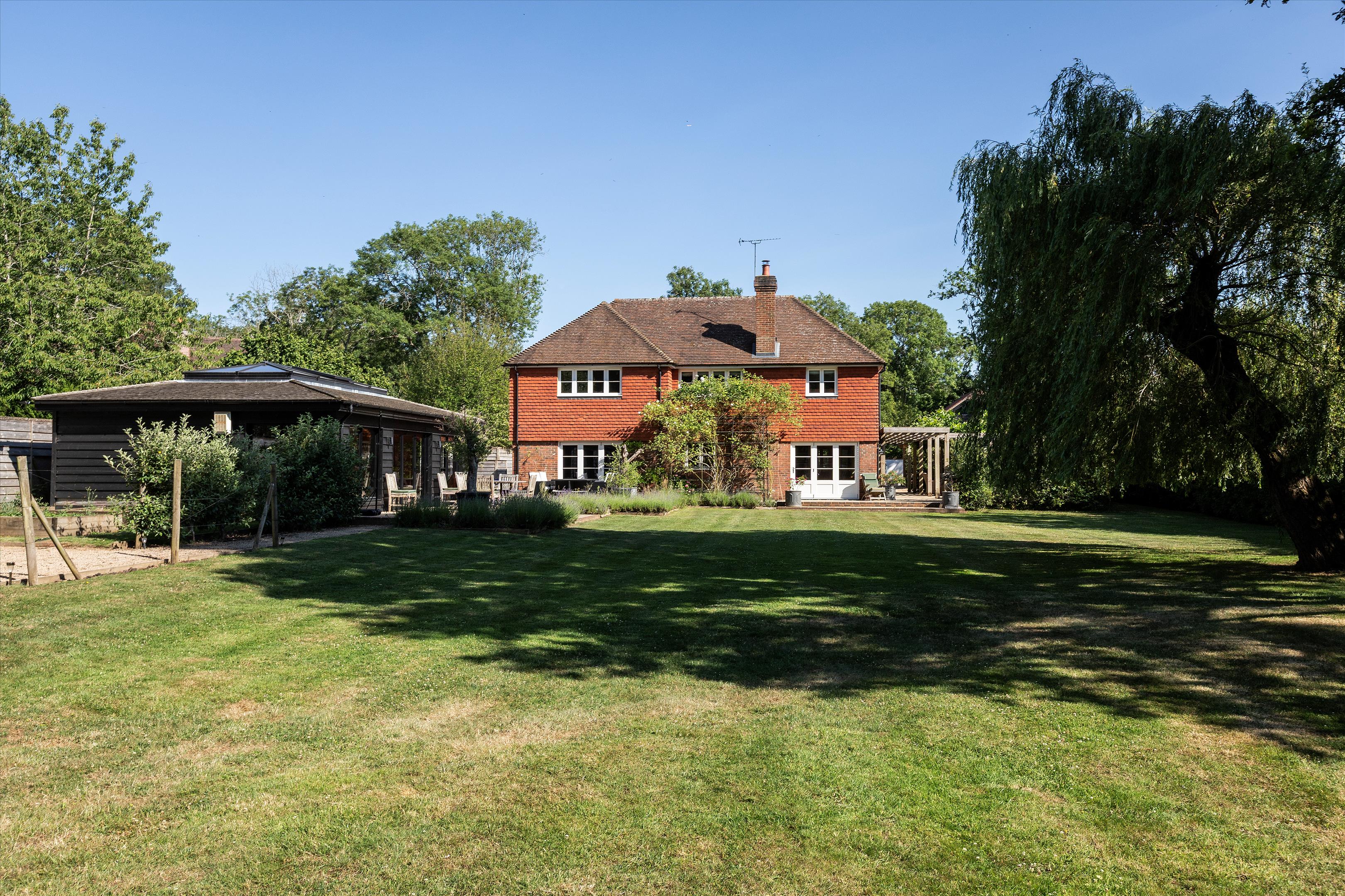 Pickhurst Road, Chiddingfold, Godalming, Surrey GU8