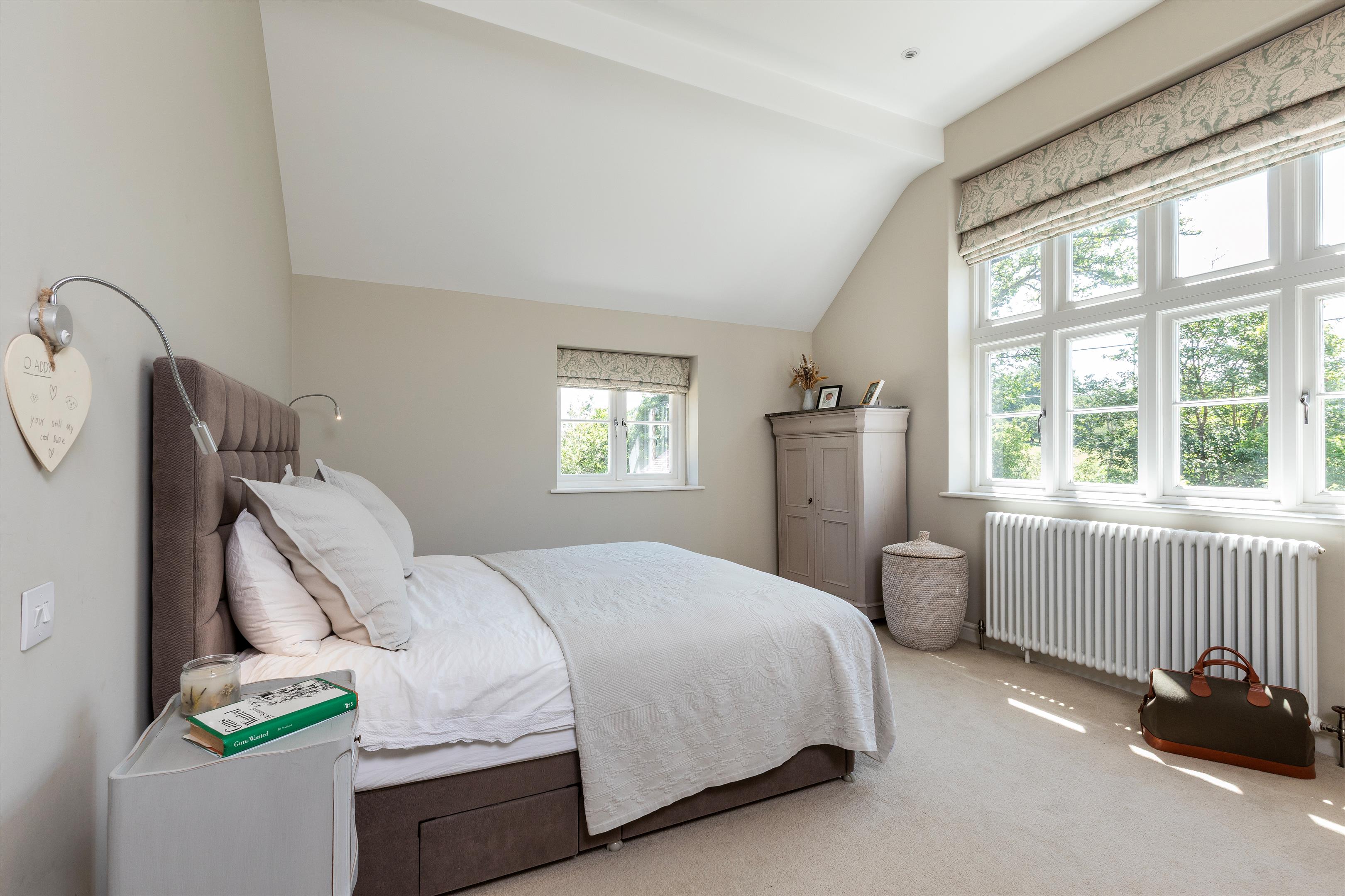Pickhurst Road, Chiddingfold, Godalming, Surrey GU8
