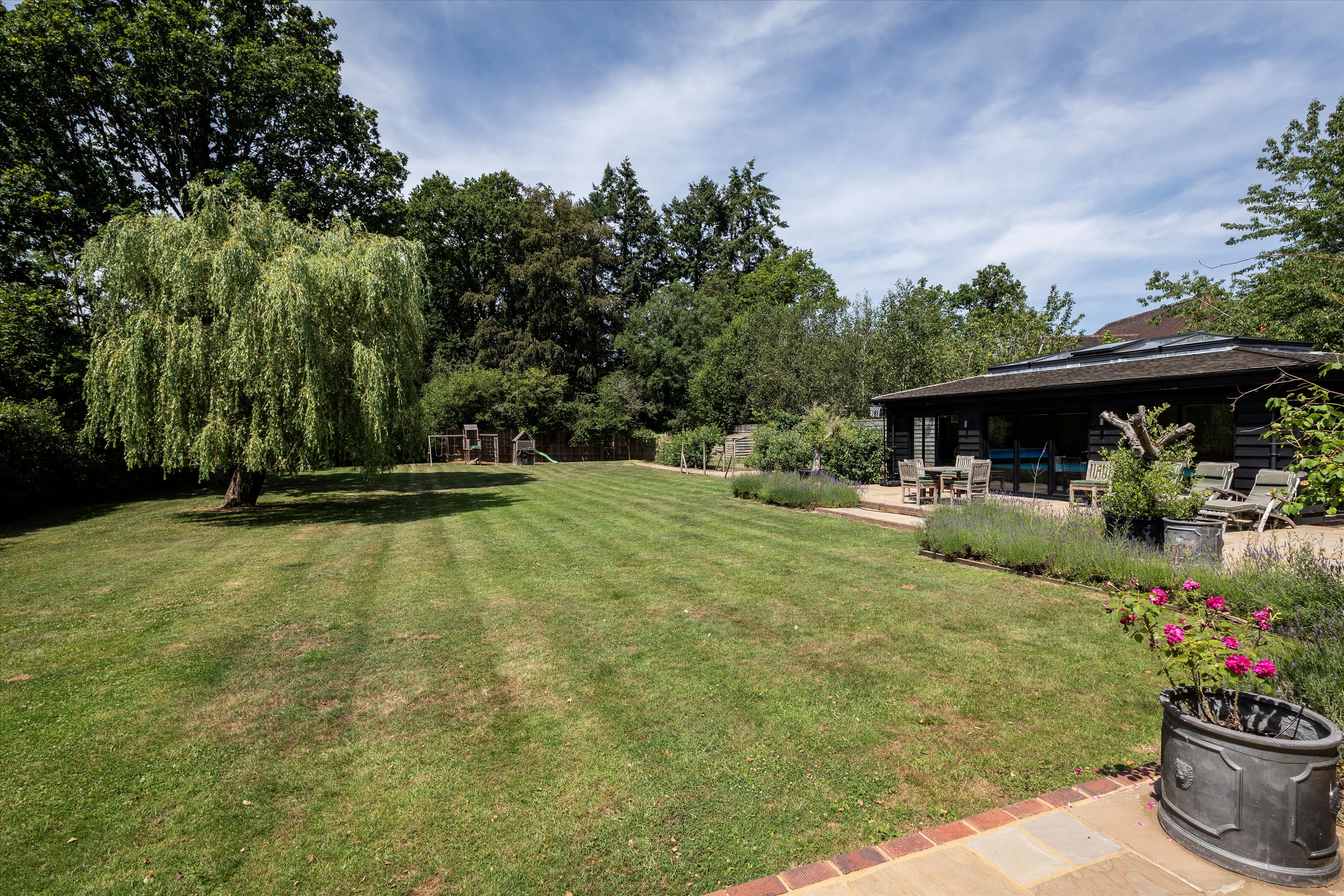 Pickhurst Road, Chiddingfold, Godalming, Surrey GU8