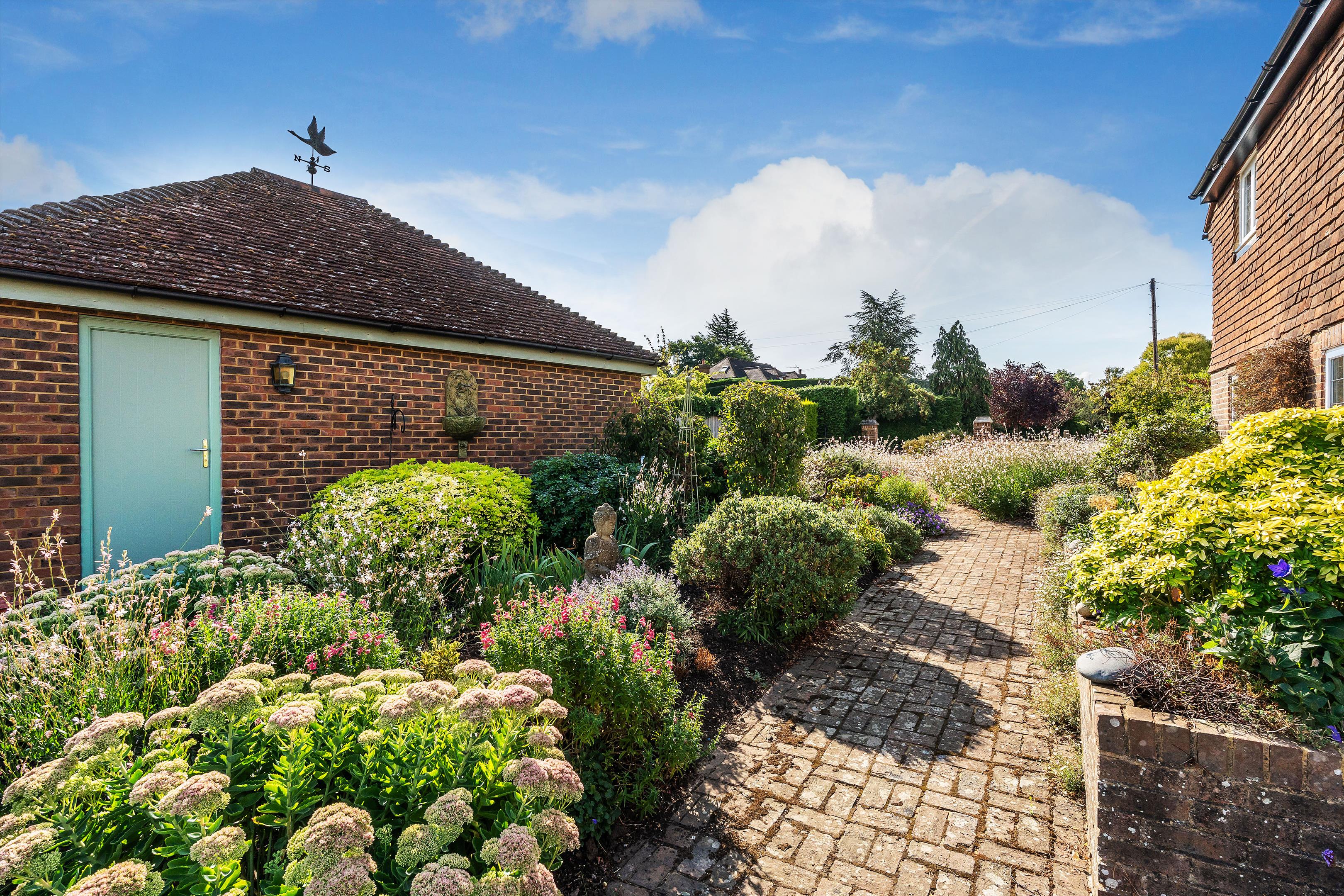 Dedswell Drive, West Clandon, Guildford, Surrey, GU4