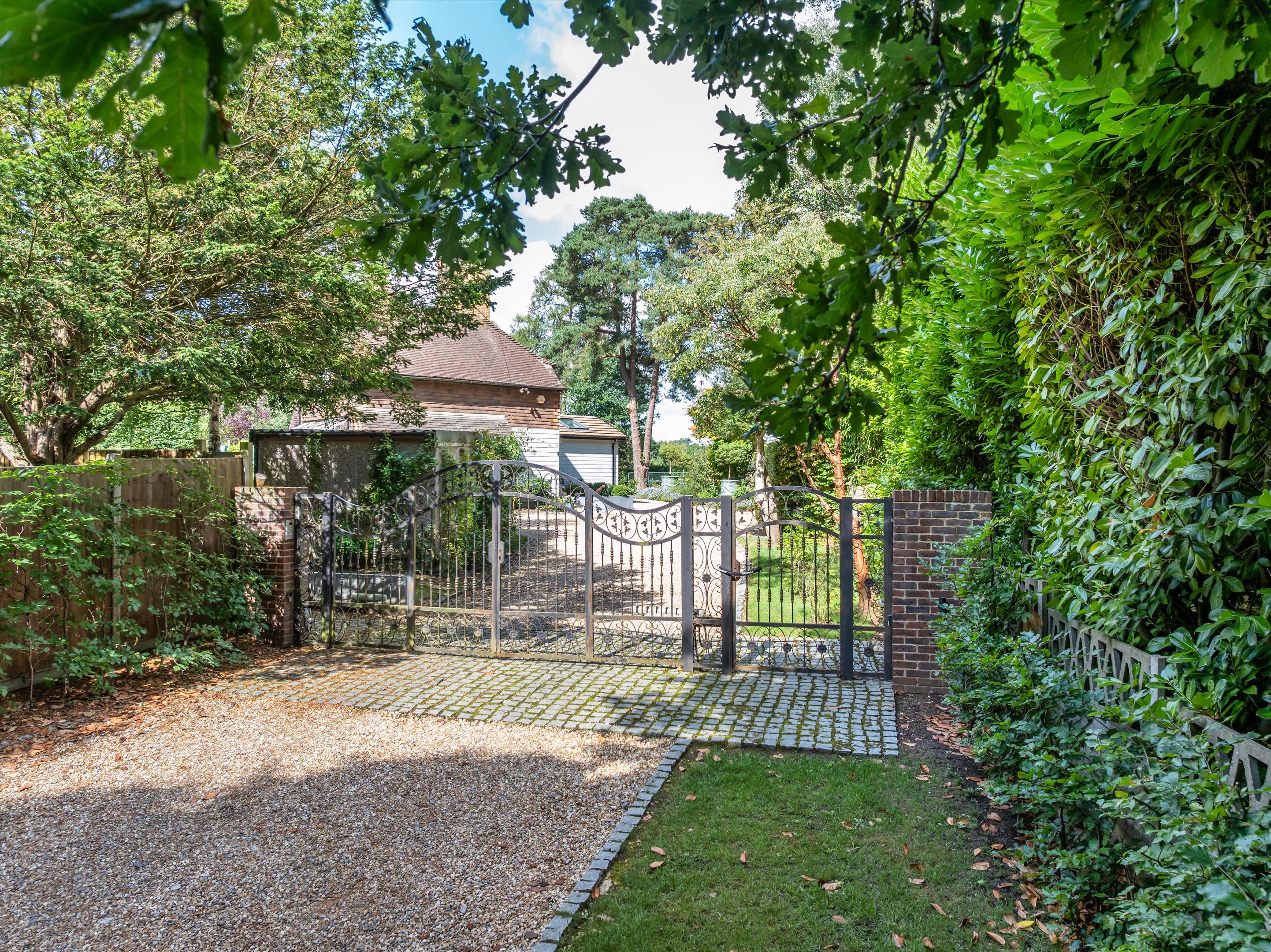 Lawbrook Lane, Peaslake, GU5.