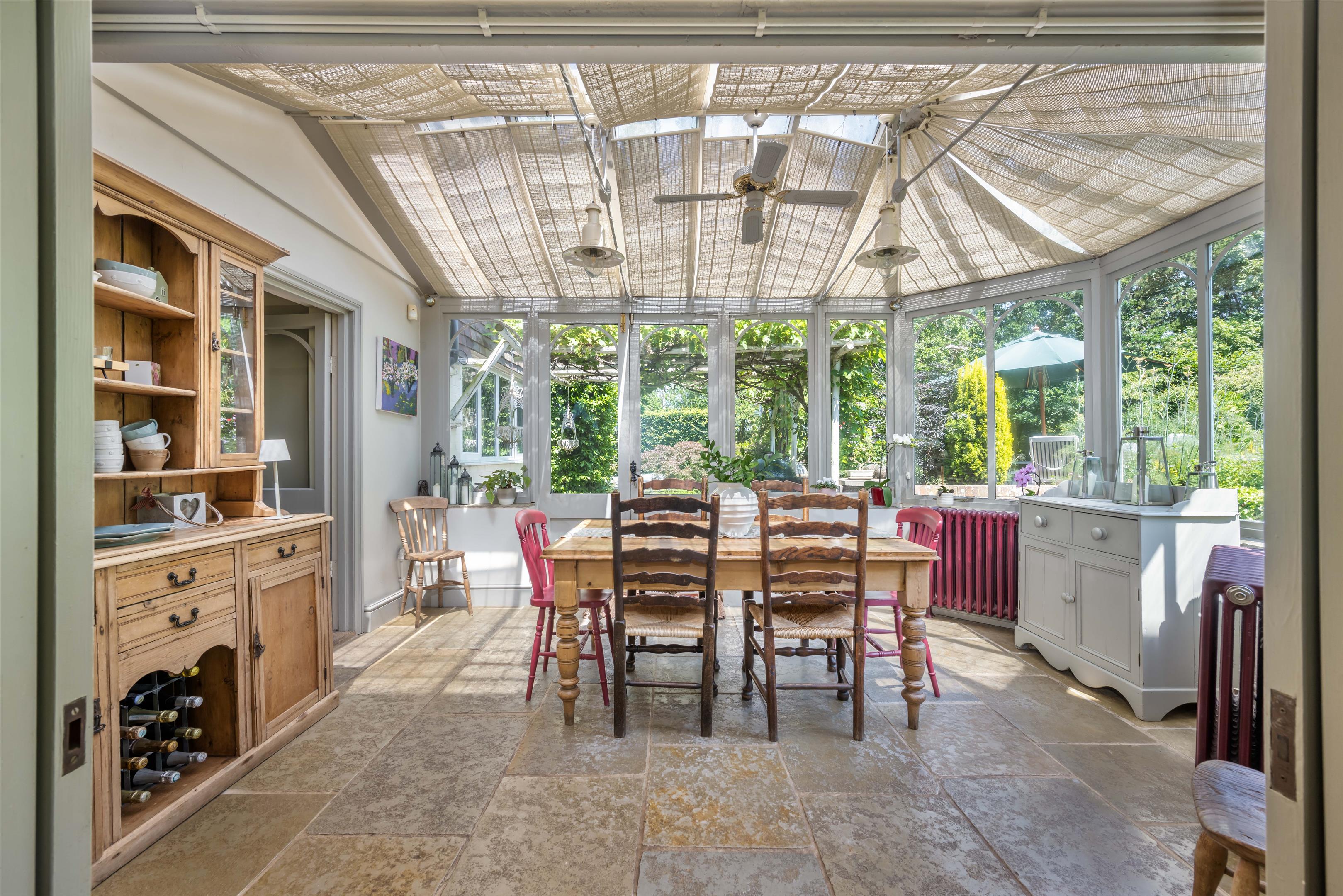 Ripley Lane, West Horsley, Surrey KT24 6JR